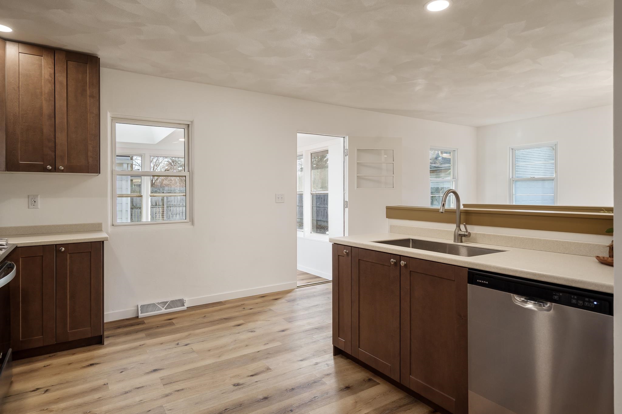 1728 Henderson Avenue