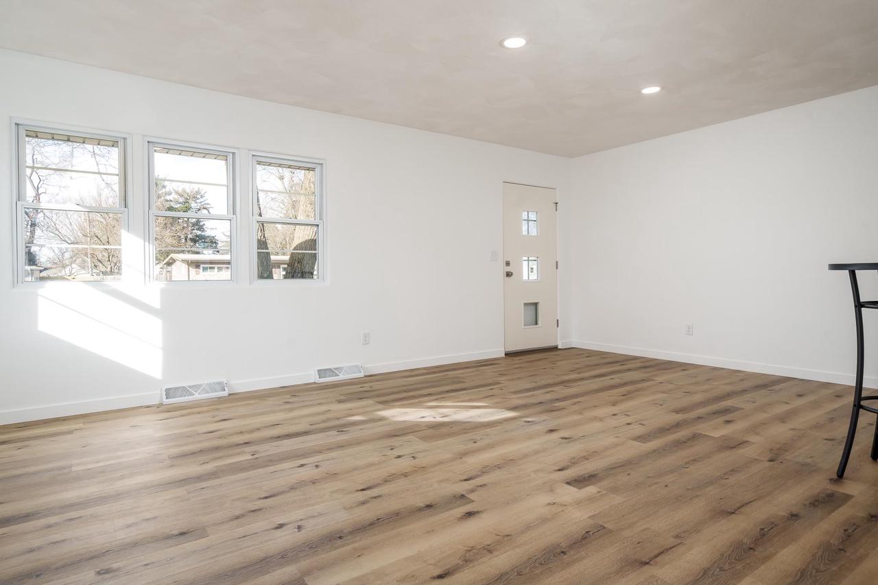 1728 Henderson Avenue