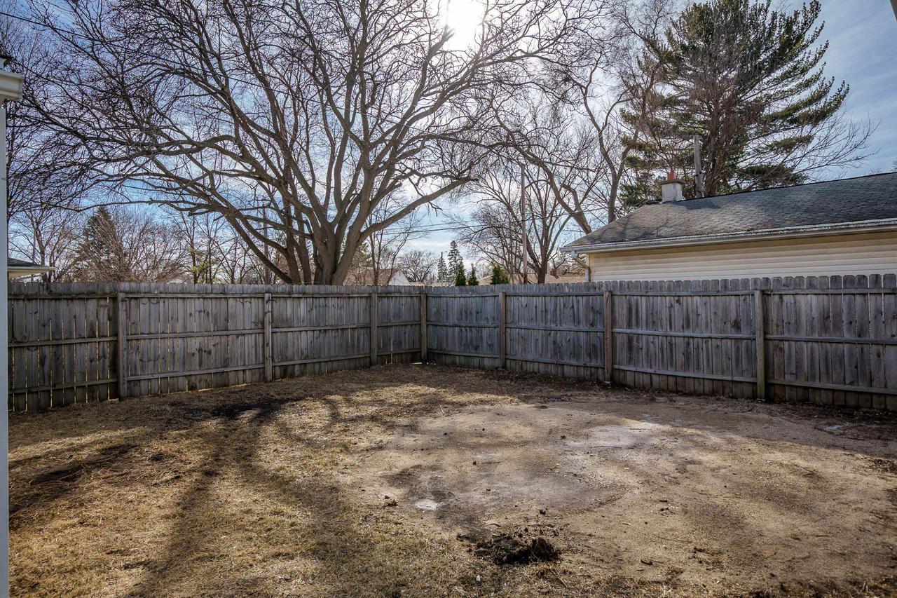 1728 Henderson Avenue