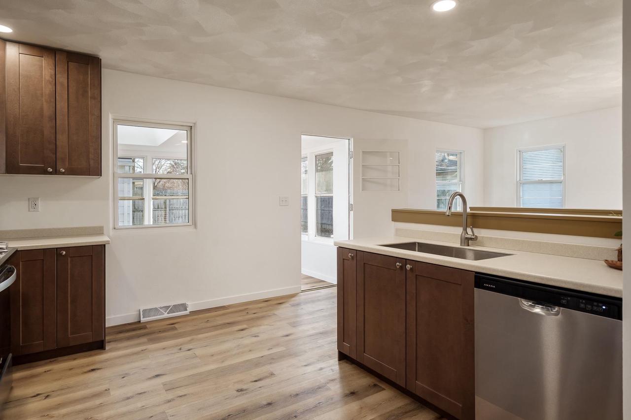 1728 Henderson Avenue