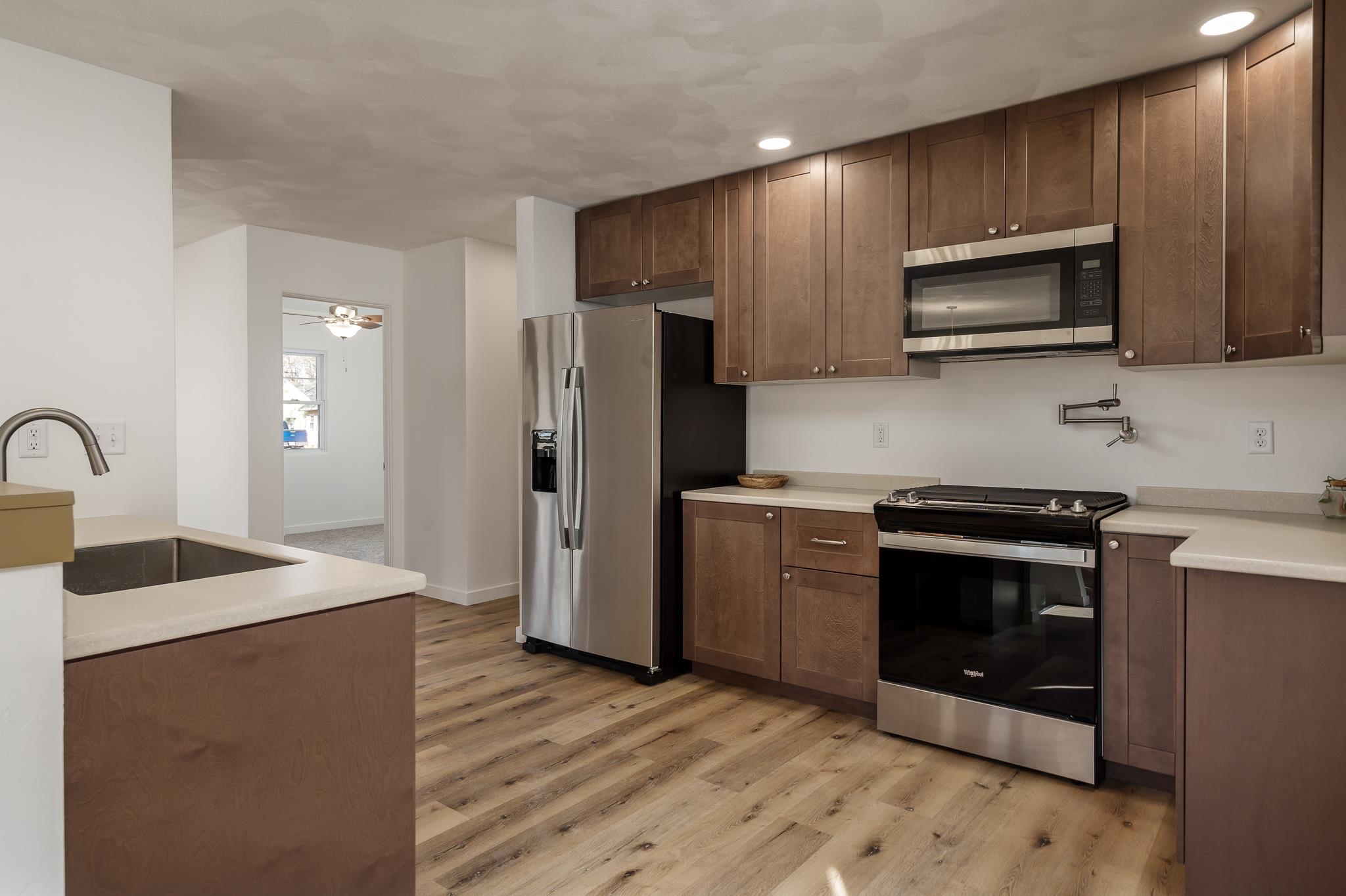 1728 Henderson Avenue