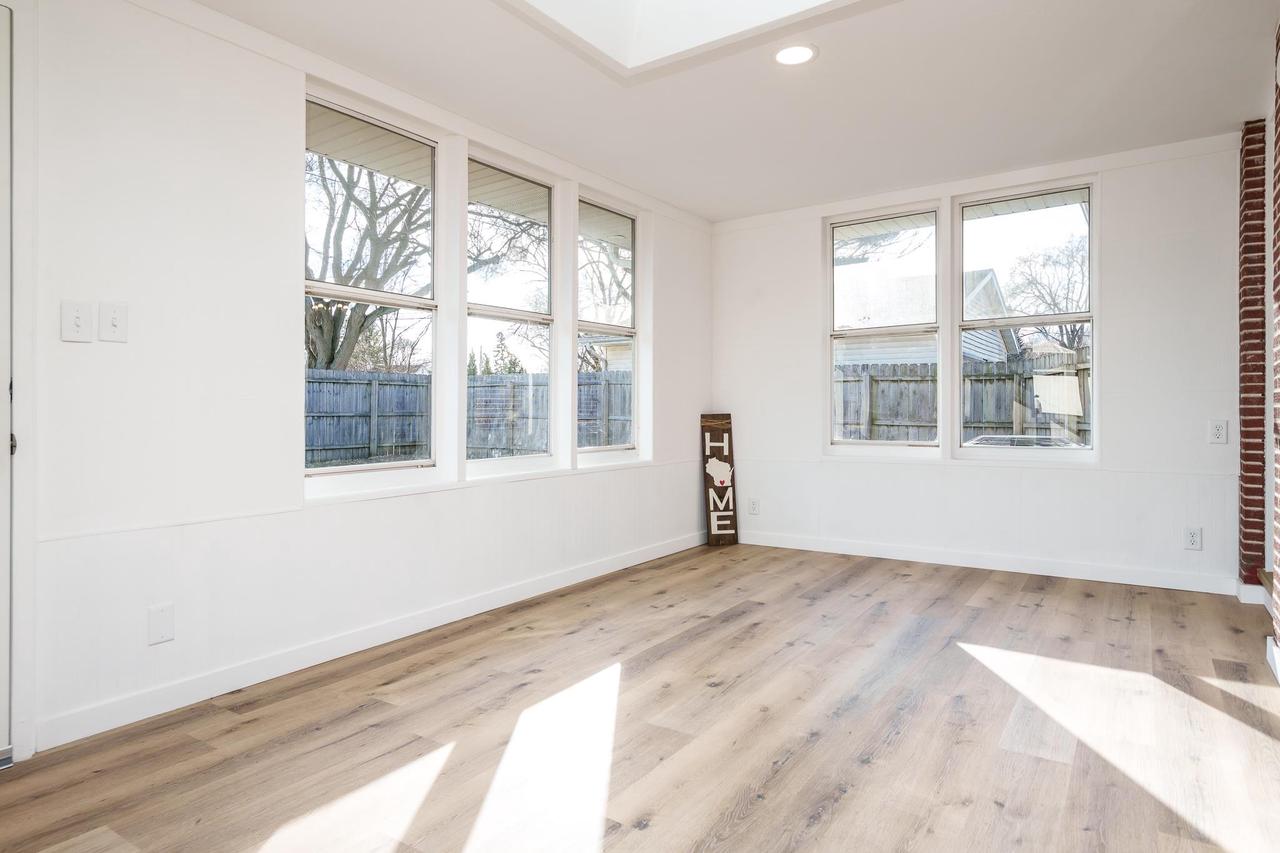 1728 Henderson Avenue