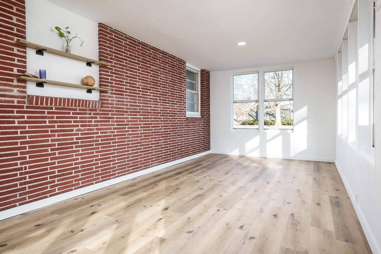 1728 Henderson Avenue