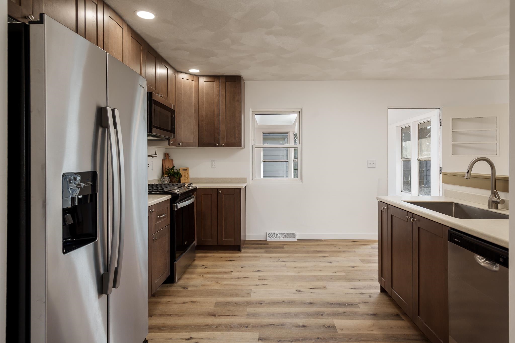 1728 Henderson Avenue