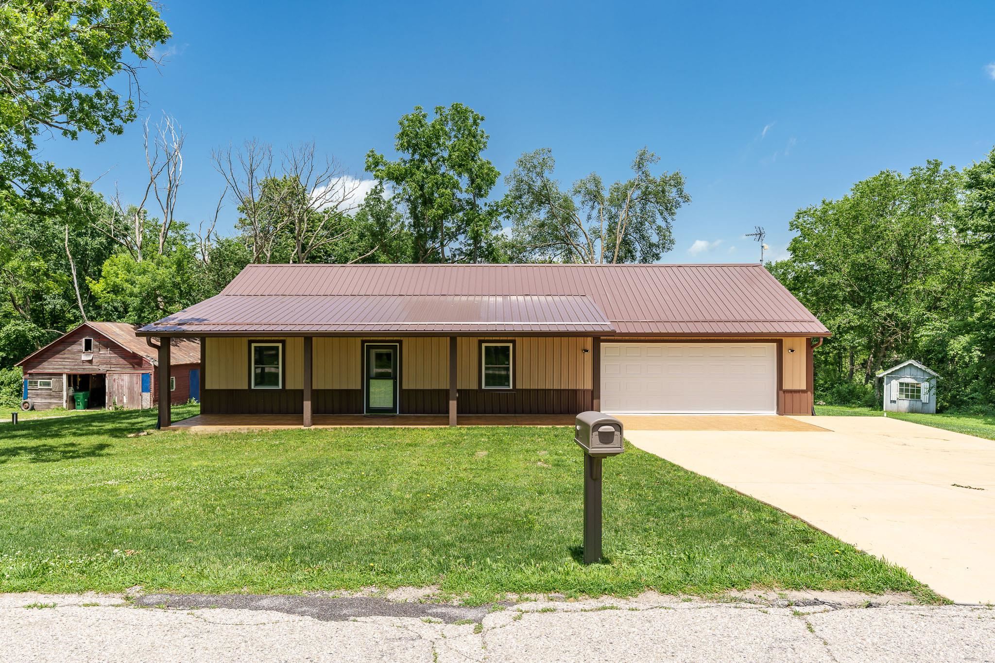 2137 W Creedy Road