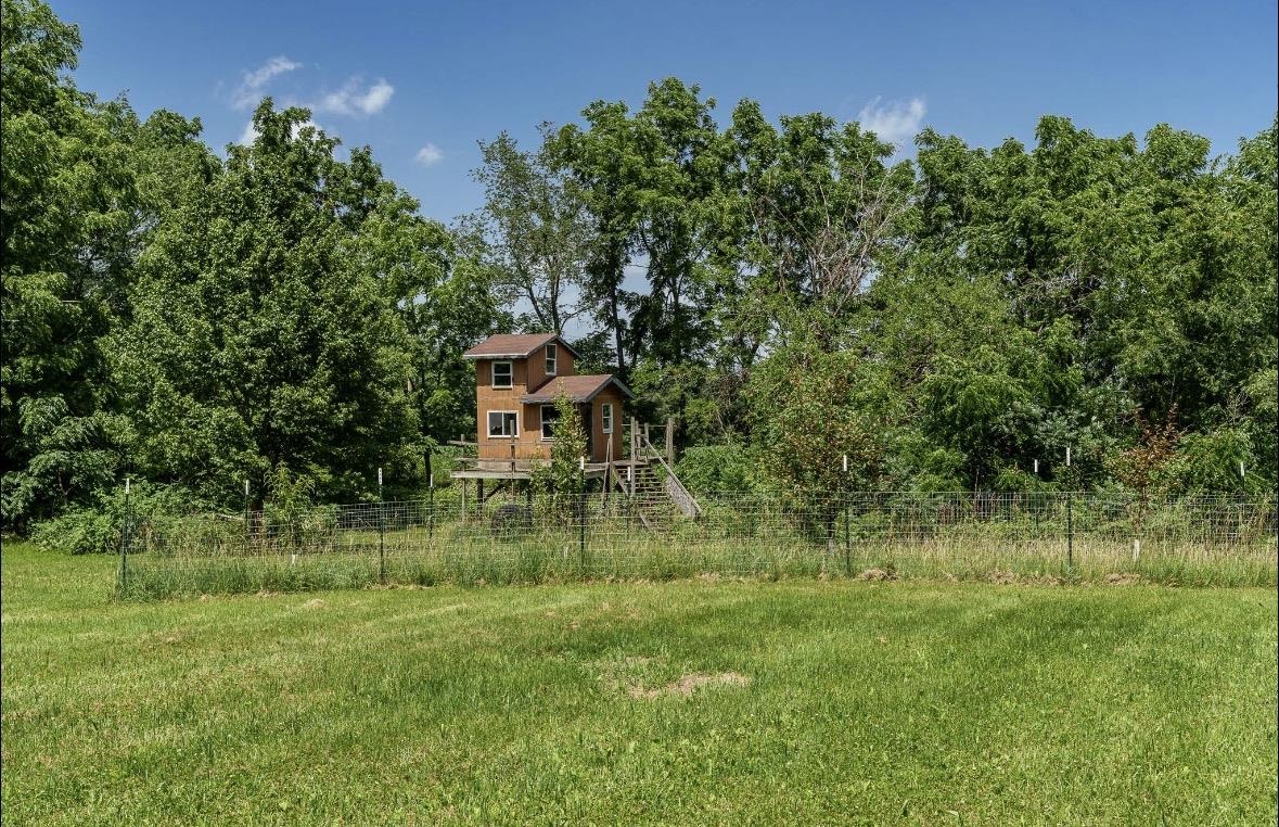 2137 W Creedy Road