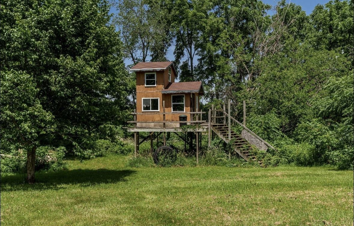 2137 W Creedy Road