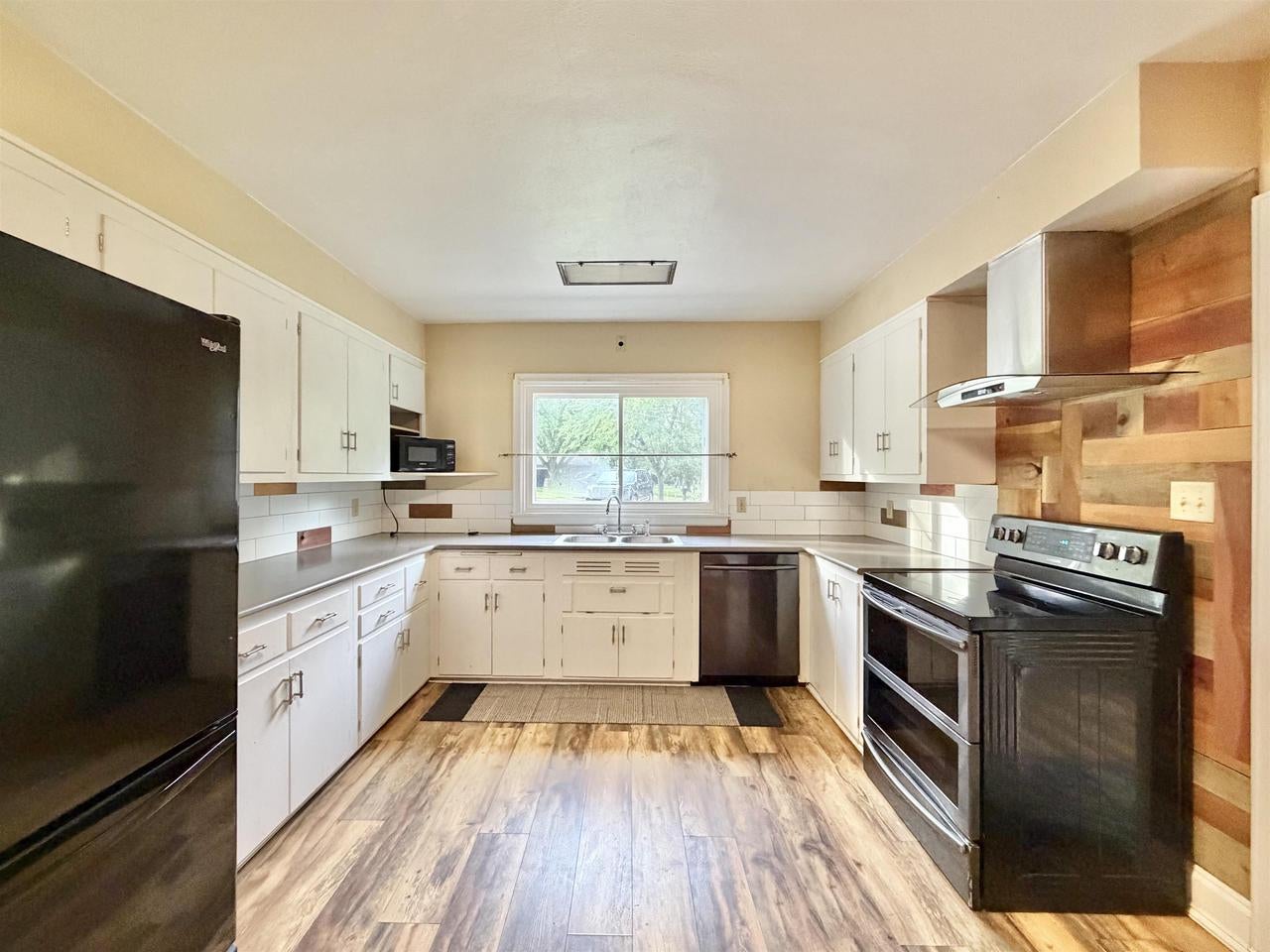 2221 E Ridge Road