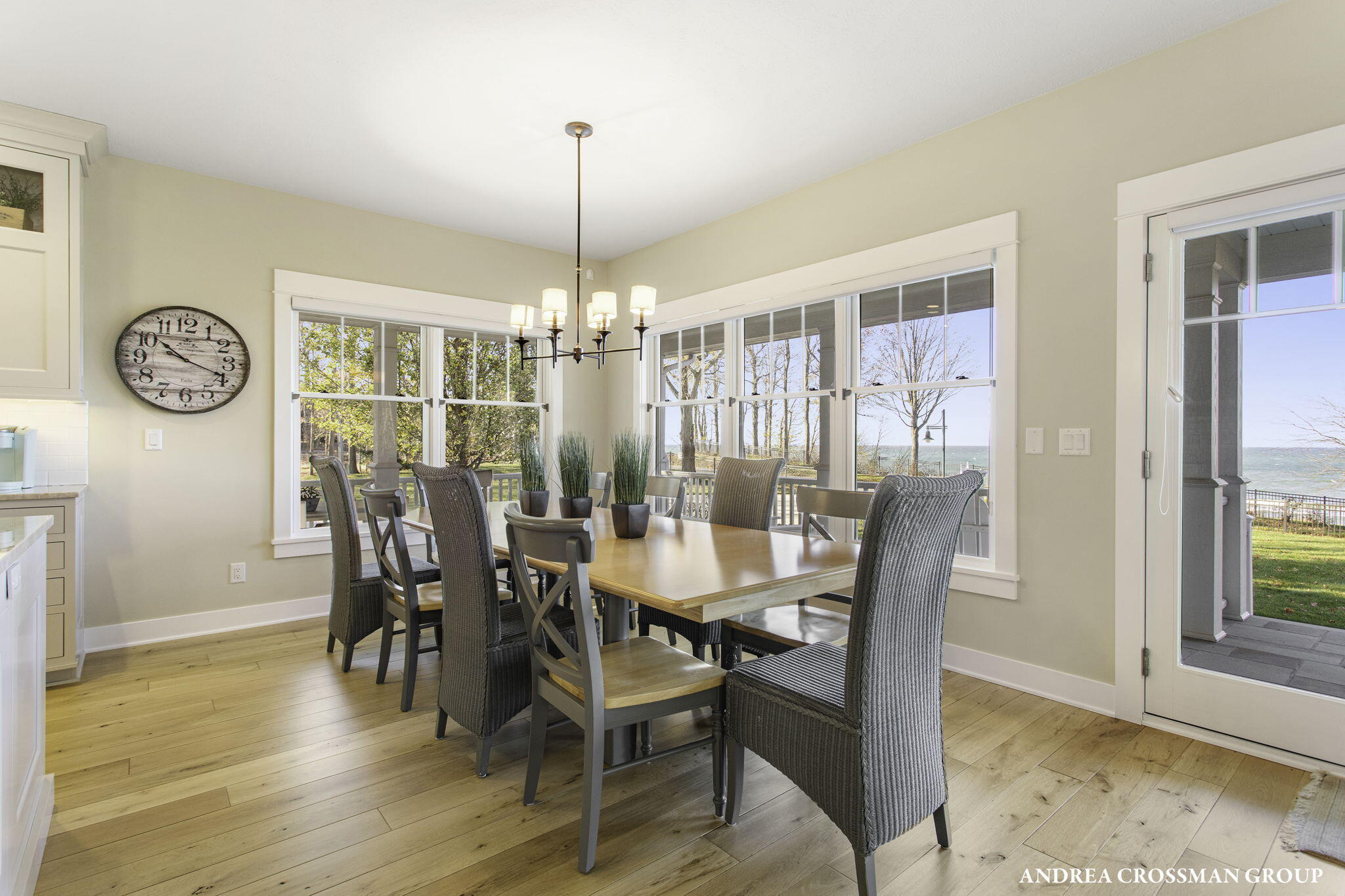 2297 Lakeshore Drive