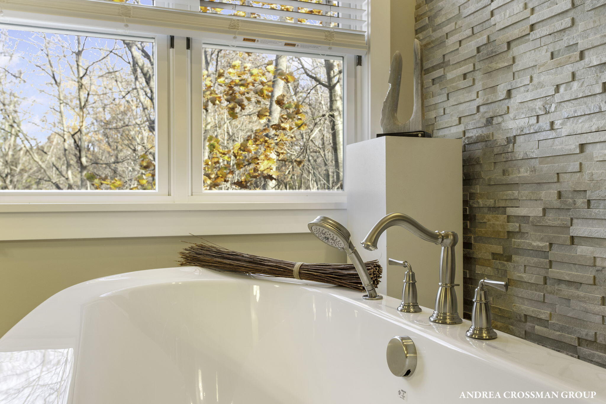 2297 Lakeshore Drive