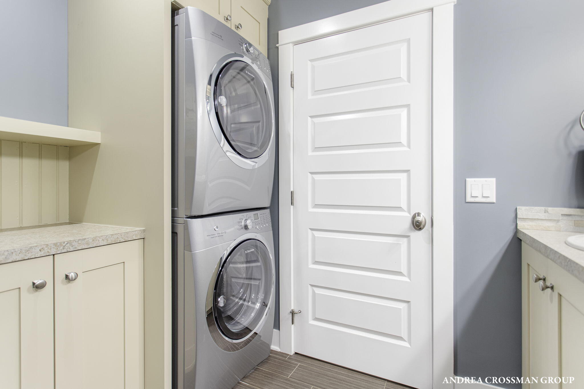 2297 Lakeshore Drive