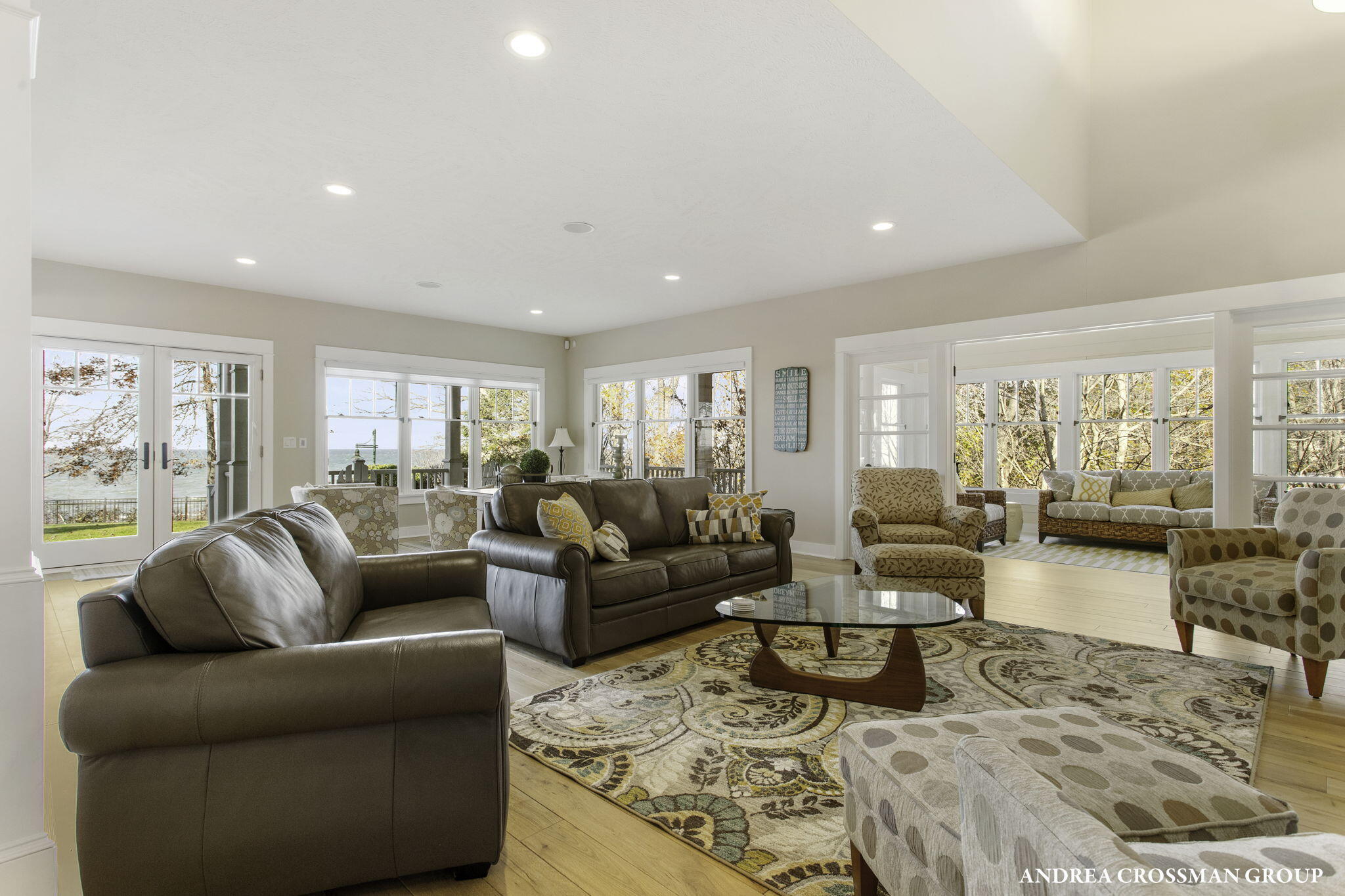 2297 Lakeshore Drive