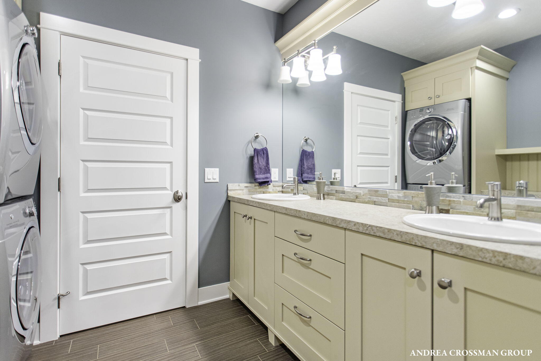 2297 Lakeshore Drive