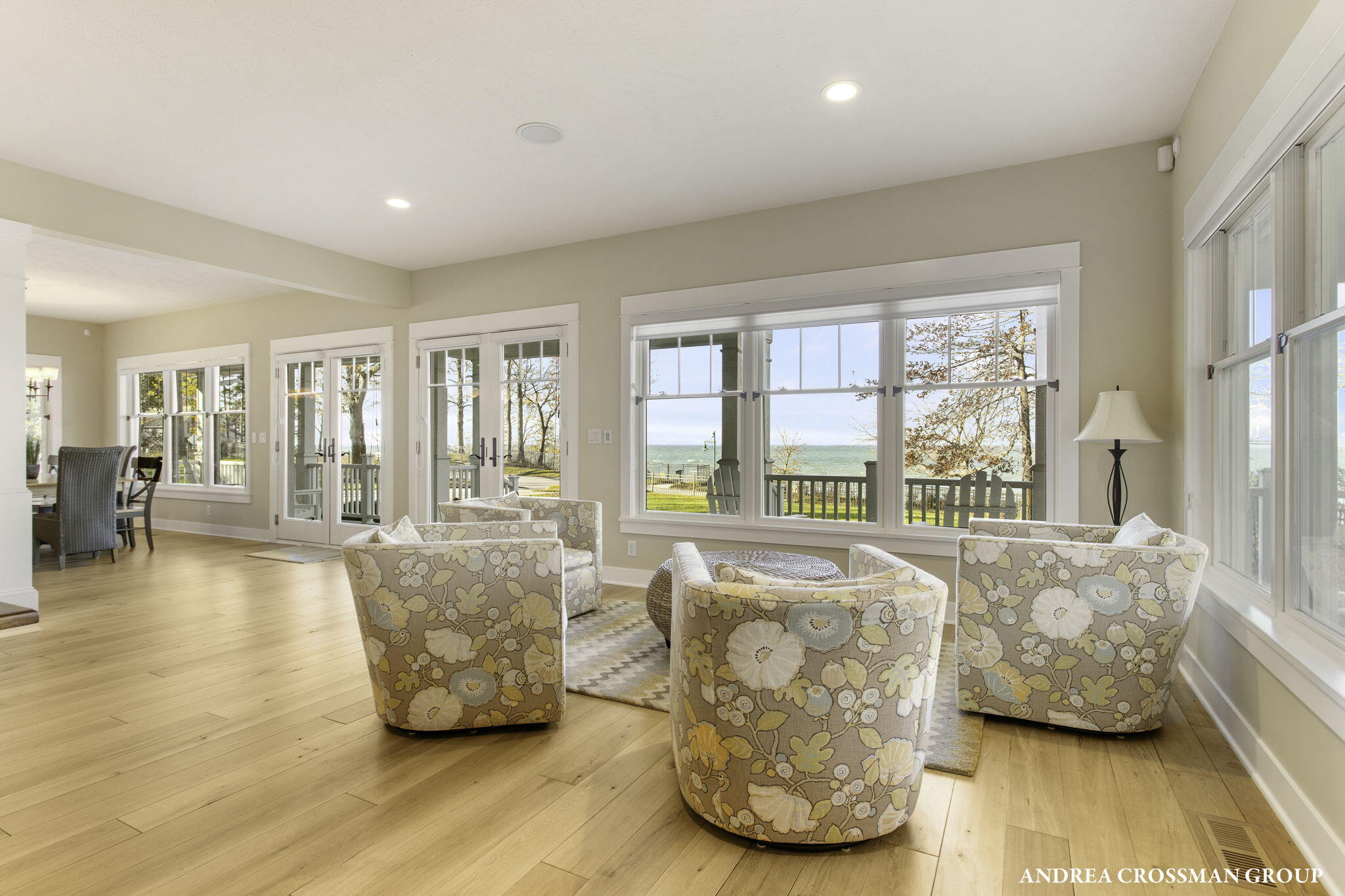 2297 Lakeshore Drive