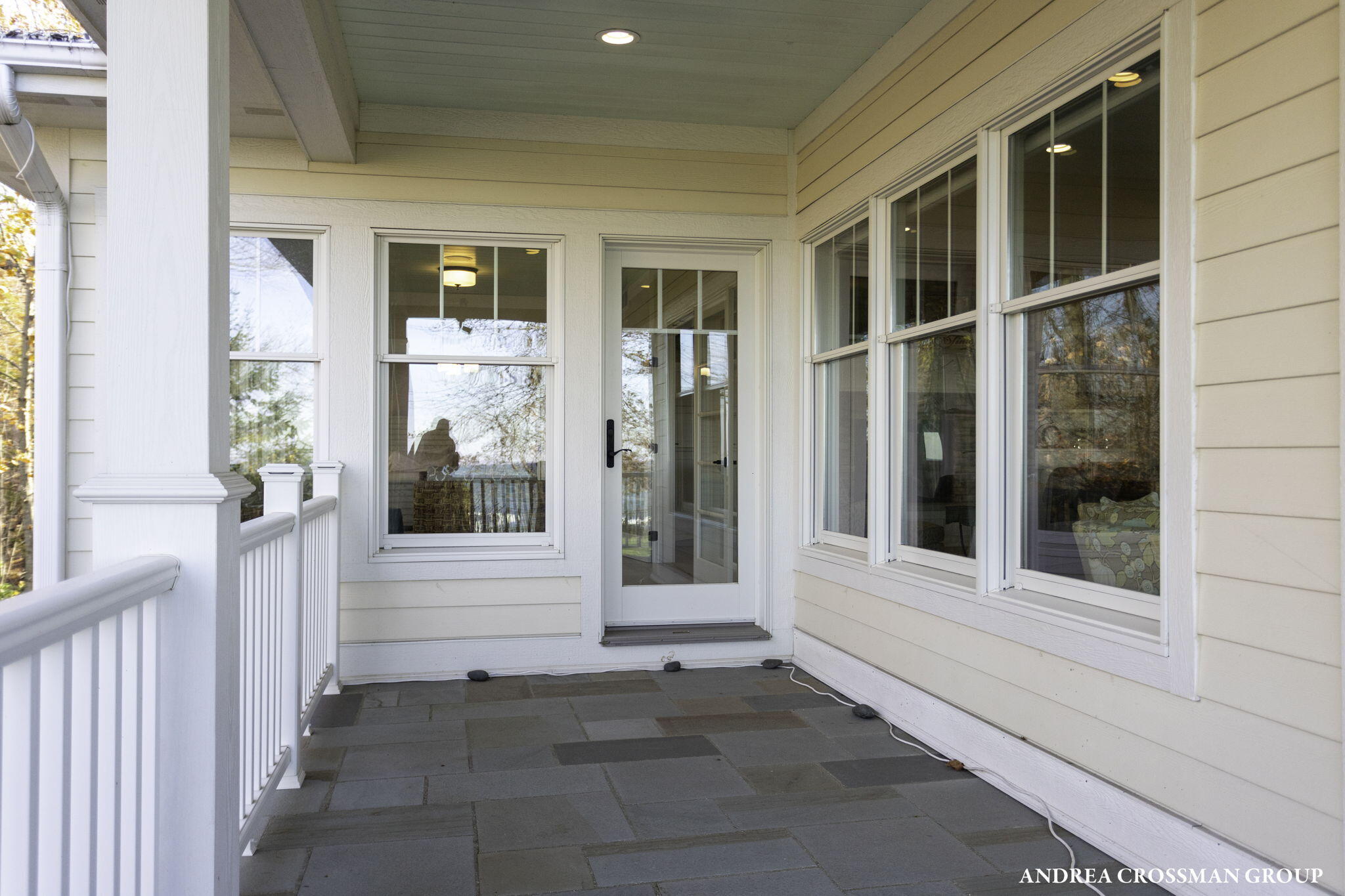 2297 Lakeshore Drive