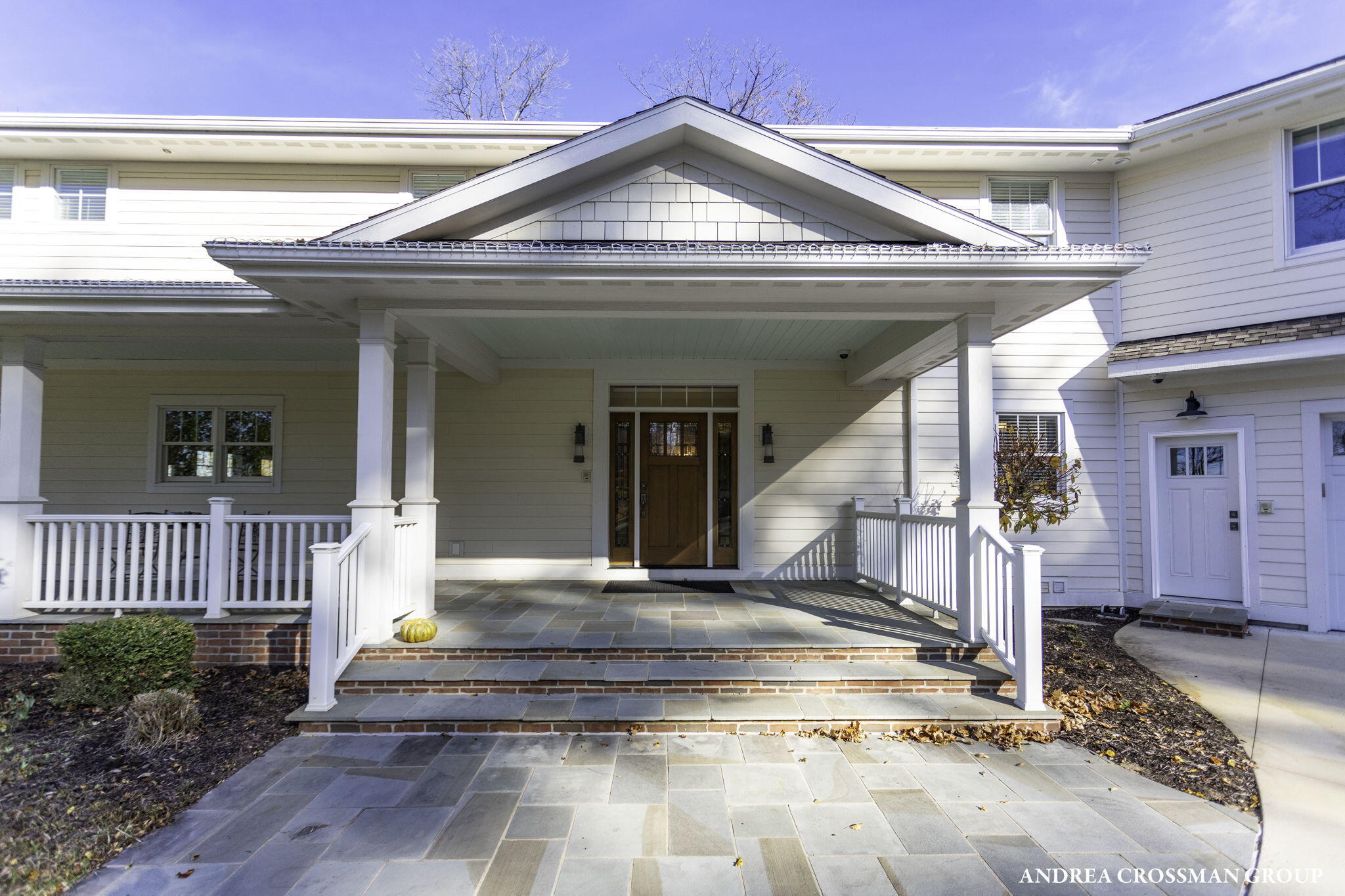 2297 Lakeshore Drive