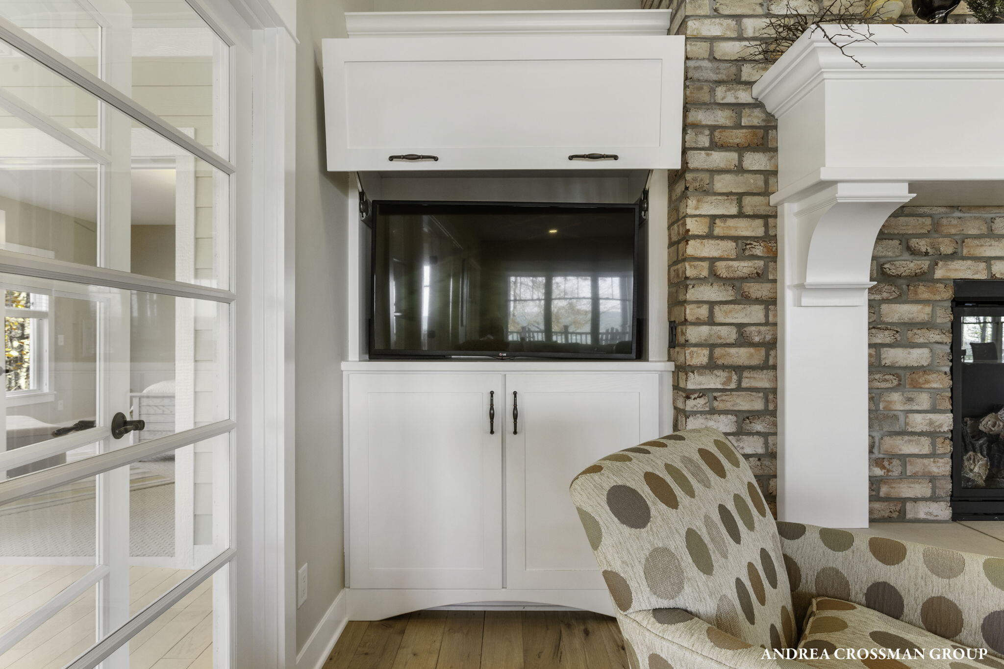 2297 Lakeshore Drive