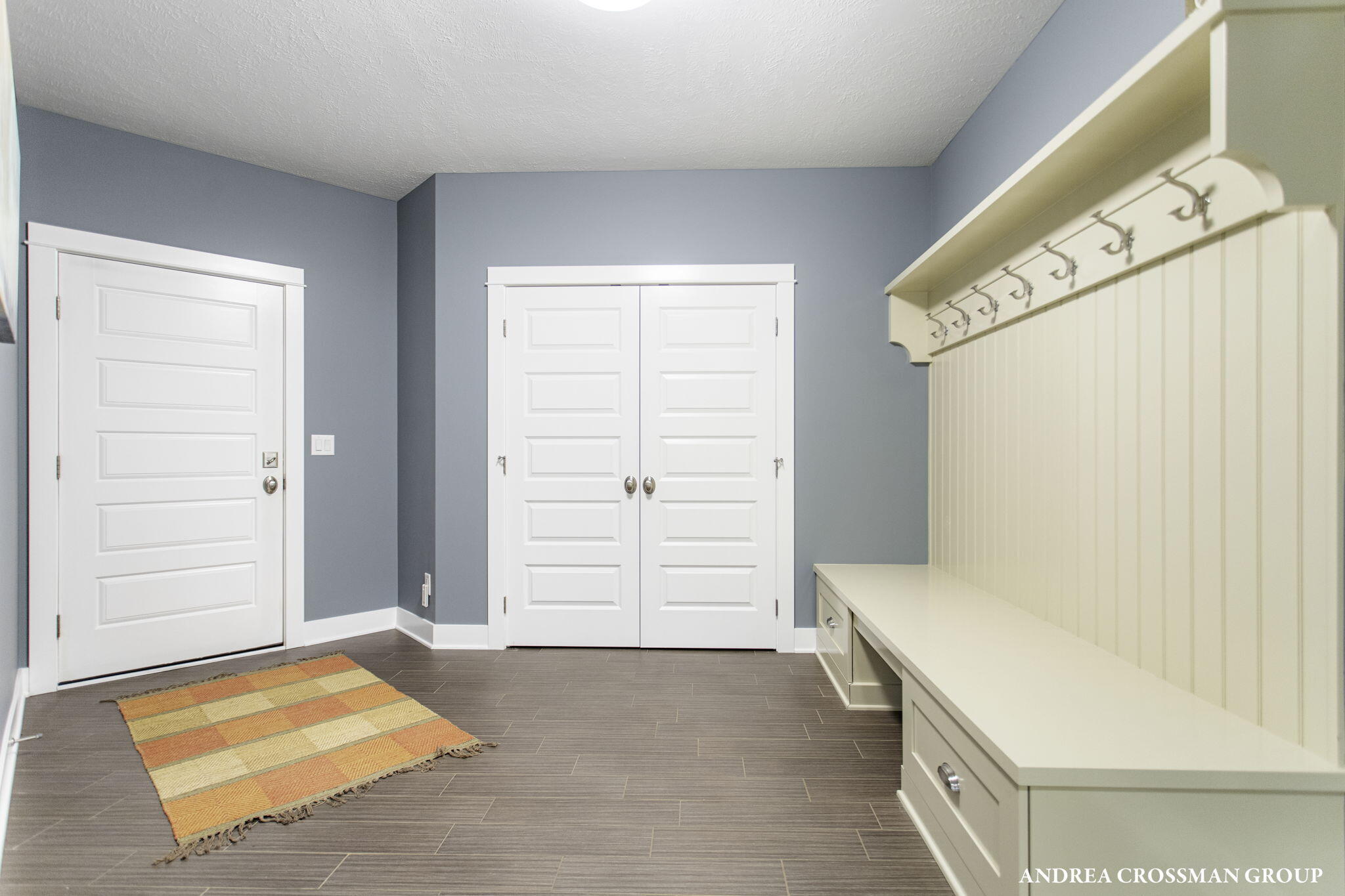 2297 Lakeshore Drive