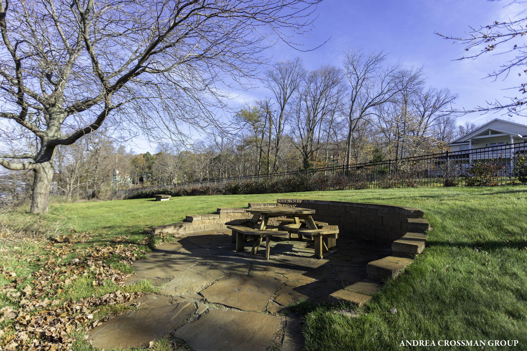 2297 Lakeshore Drive