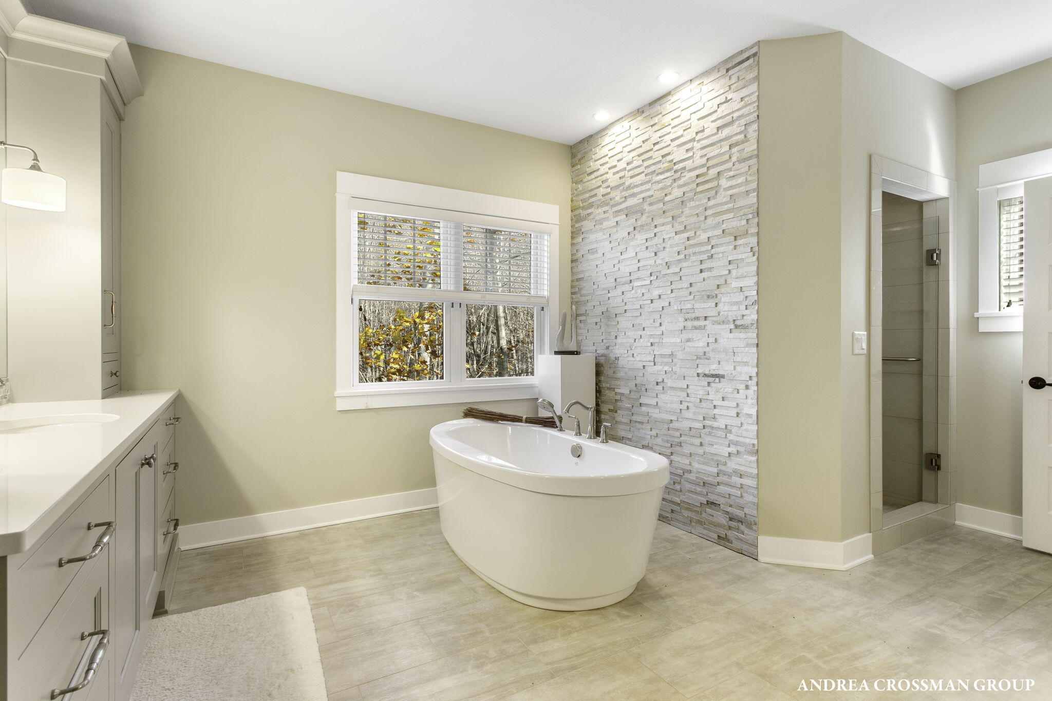 2297 Lakeshore Drive