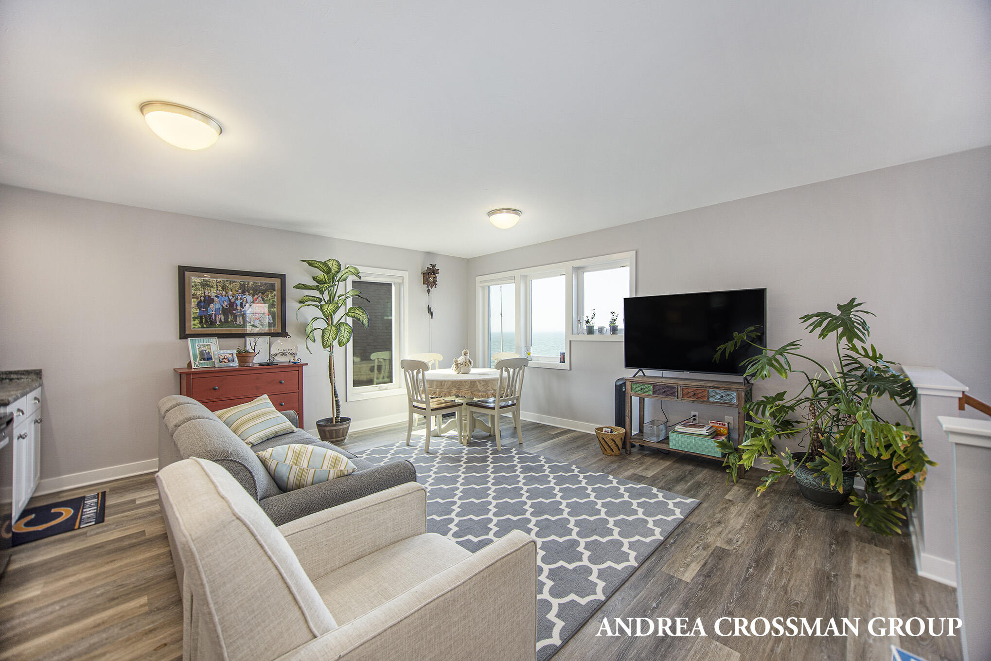 5907 Lakeshore Drive