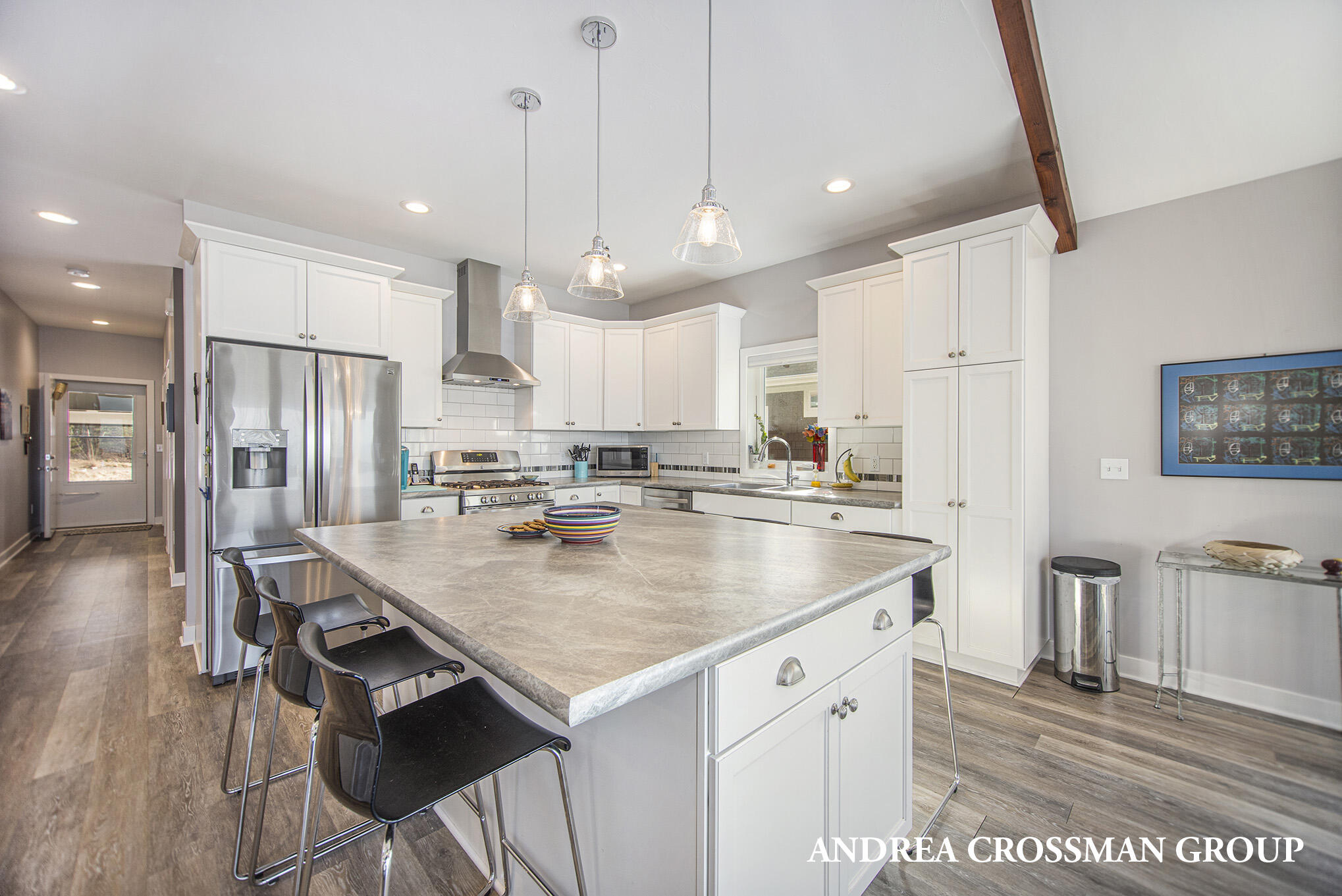 5907 Lakeshore Drive