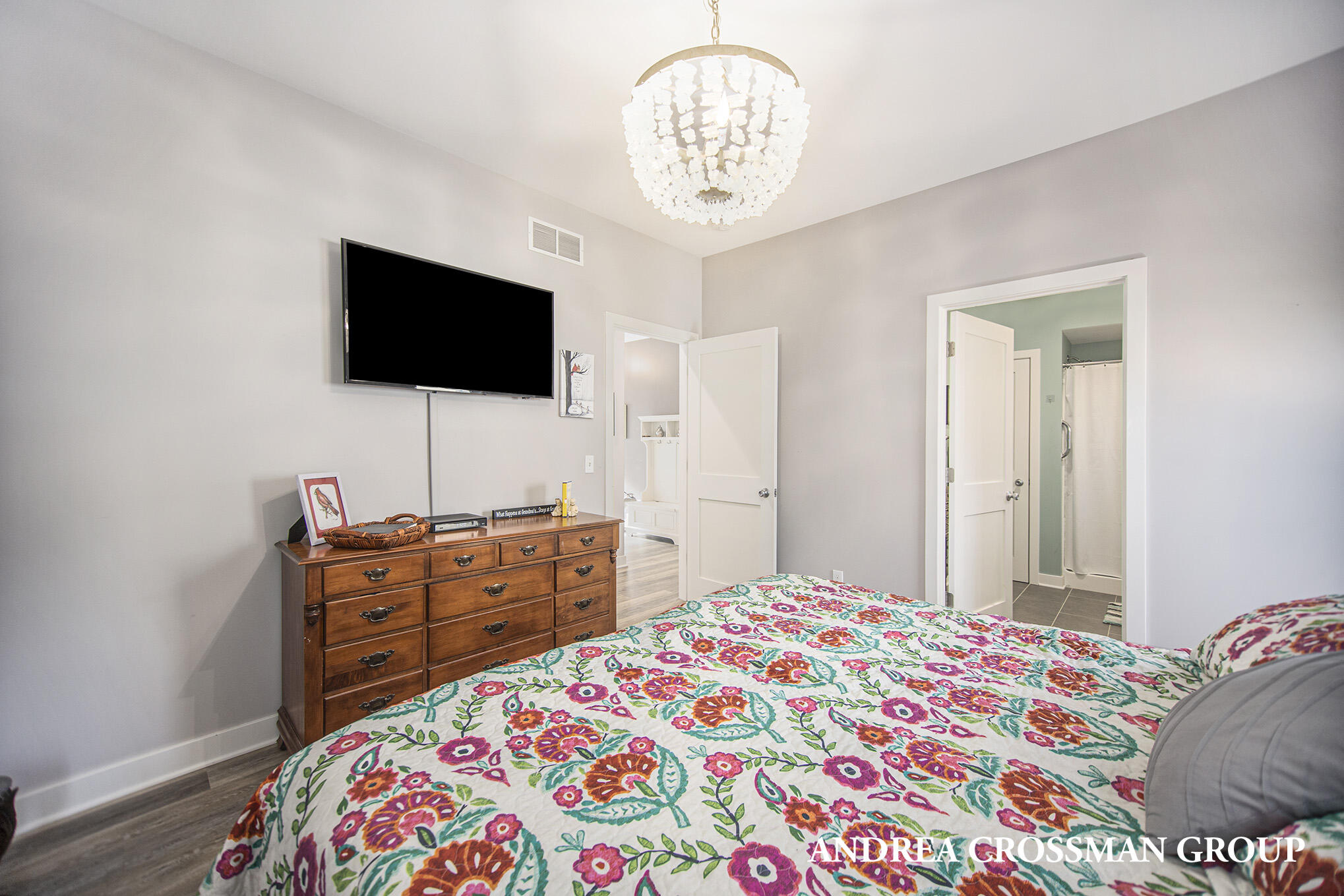 5907 Lakeshore Drive