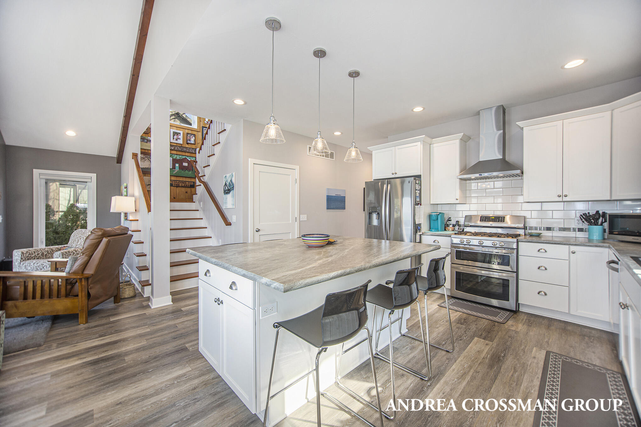 5907 Lakeshore Drive