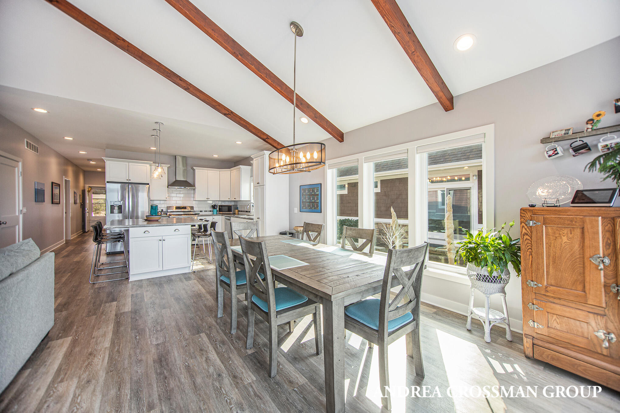 5907 Lakeshore Drive