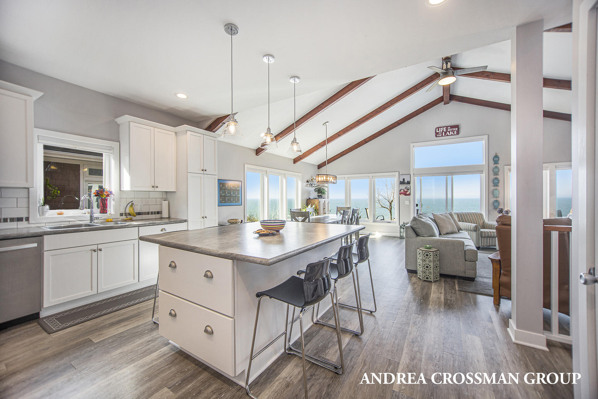 5907 Lakeshore Drive