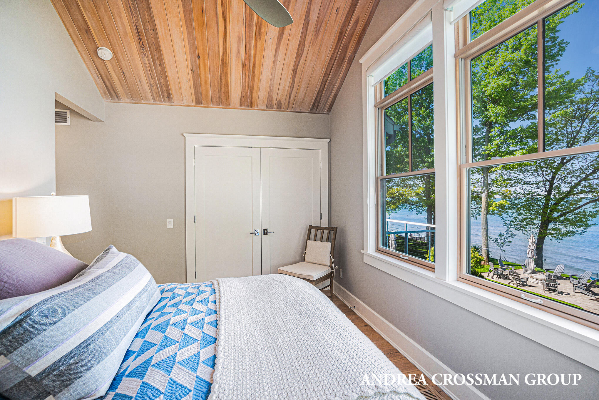 3053 N Lakeshore Drive