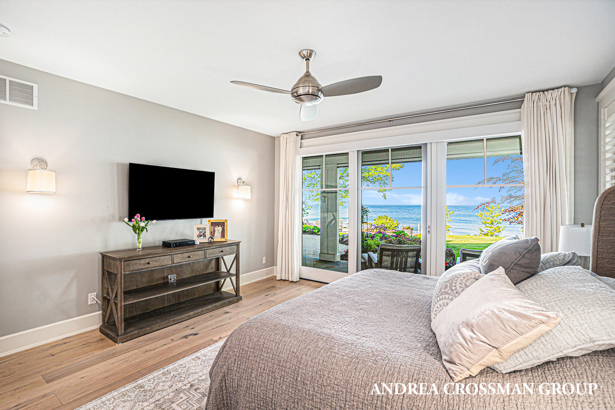 3053 N Lakeshore Drive