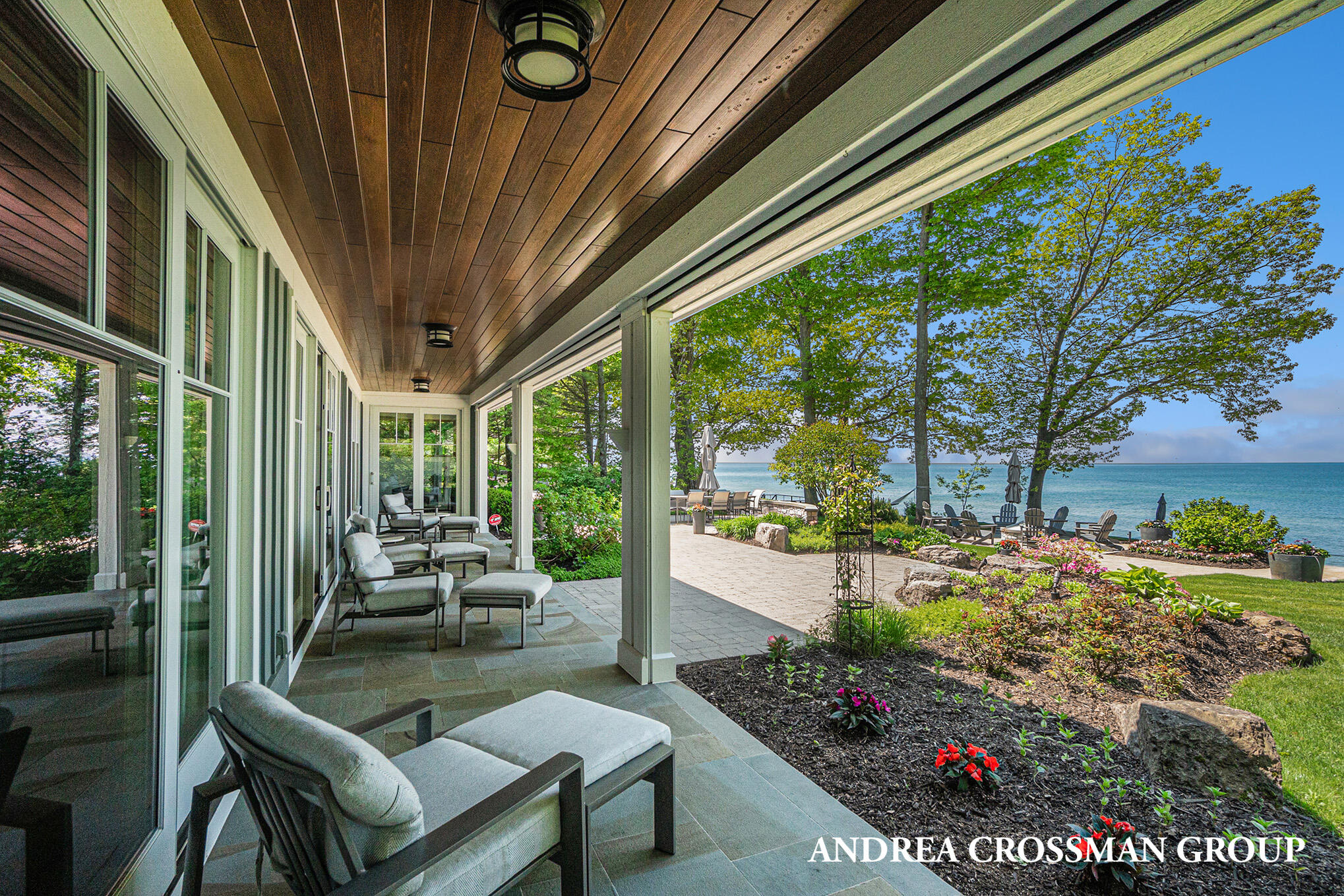 3053 N Lakeshore Drive