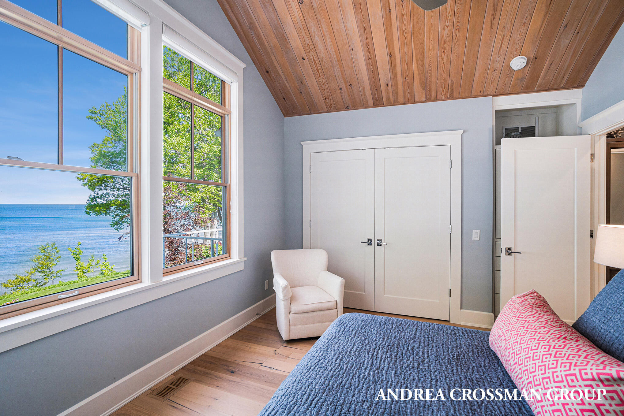 3053 N Lakeshore Drive