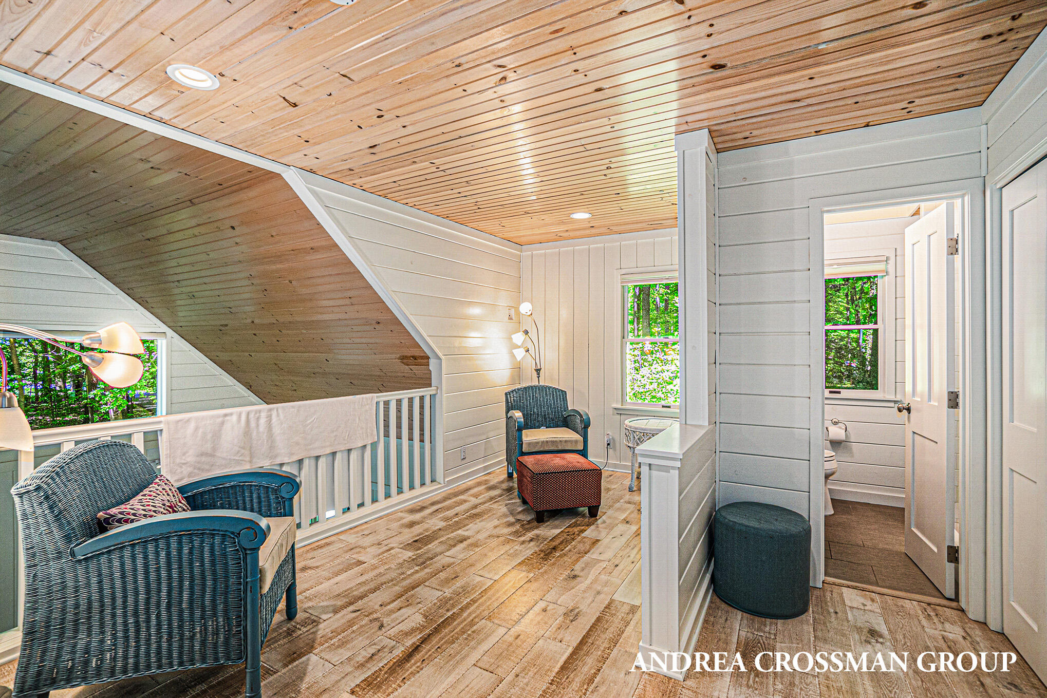 3053 N Lakeshore Drive