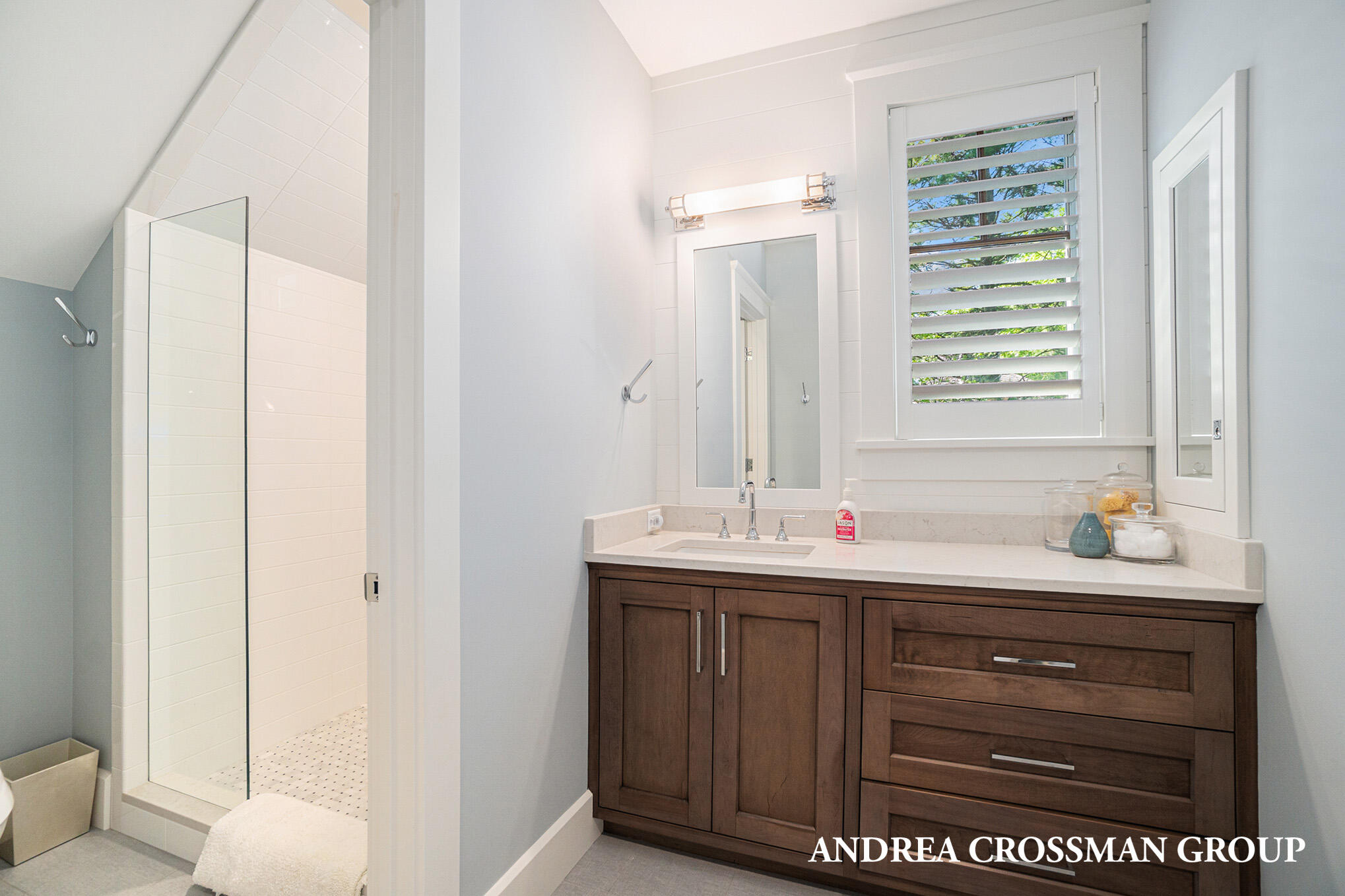 3053 N Lakeshore Drive