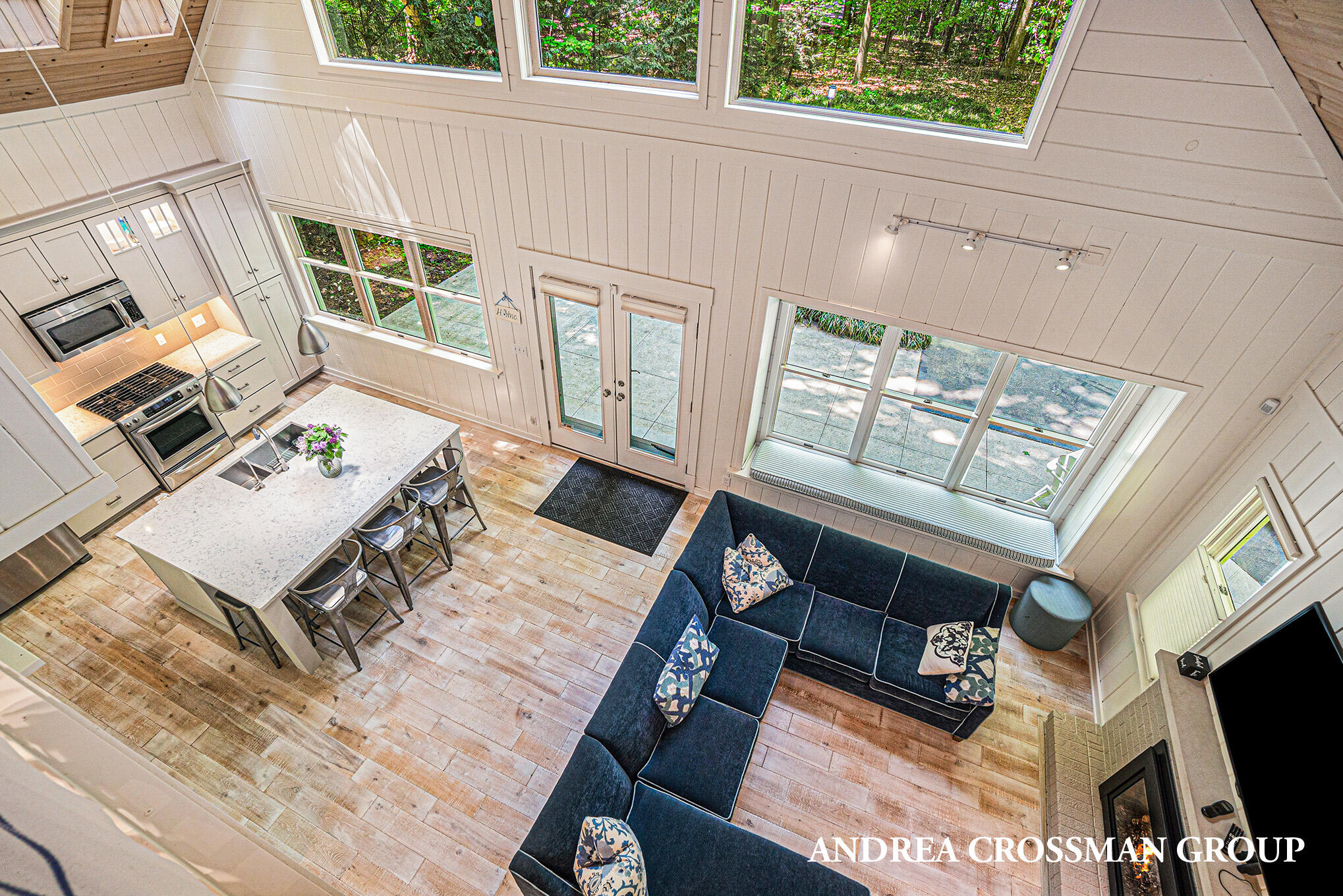 3053 N Lakeshore Drive