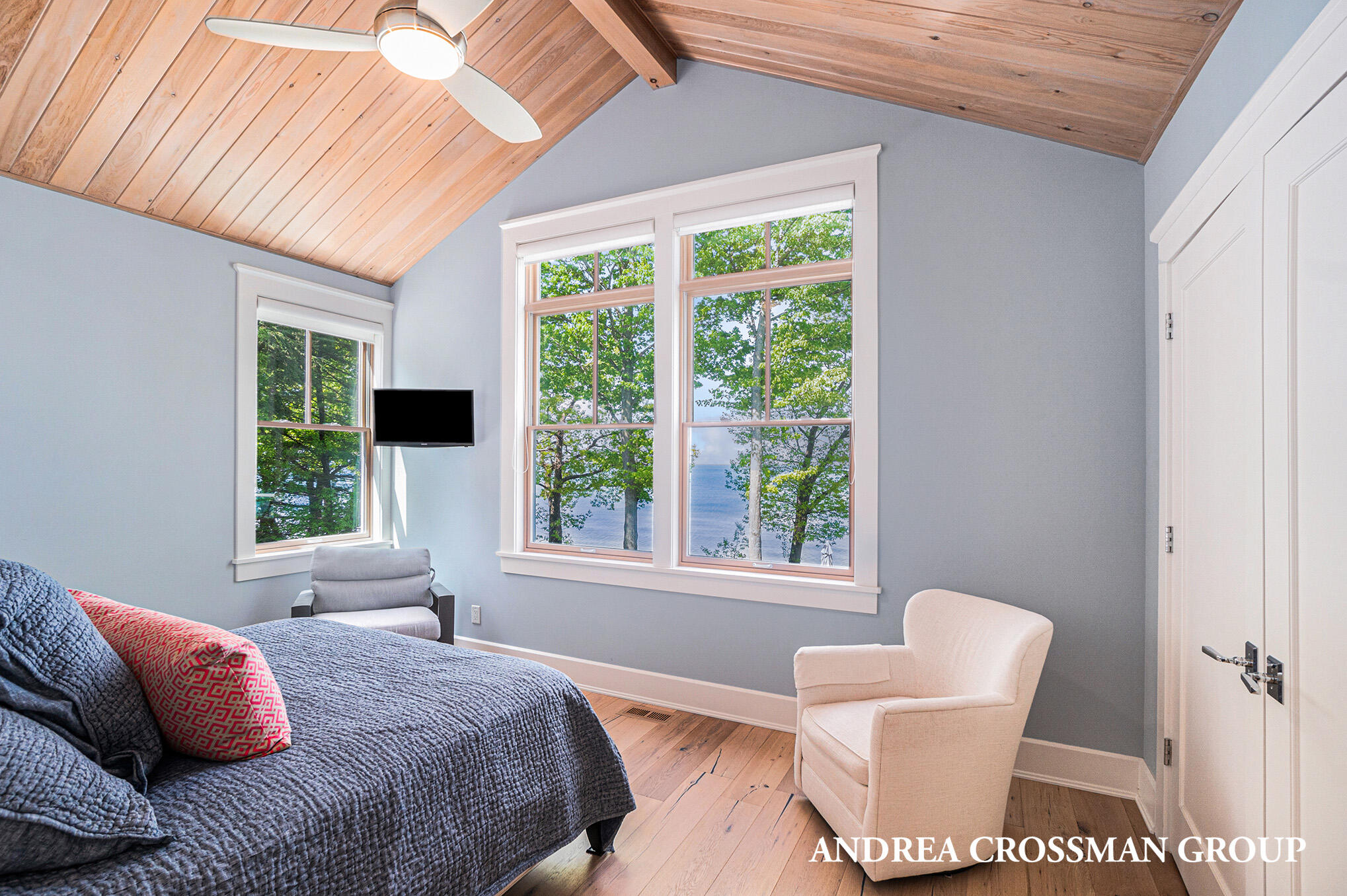 3053 N Lakeshore Drive