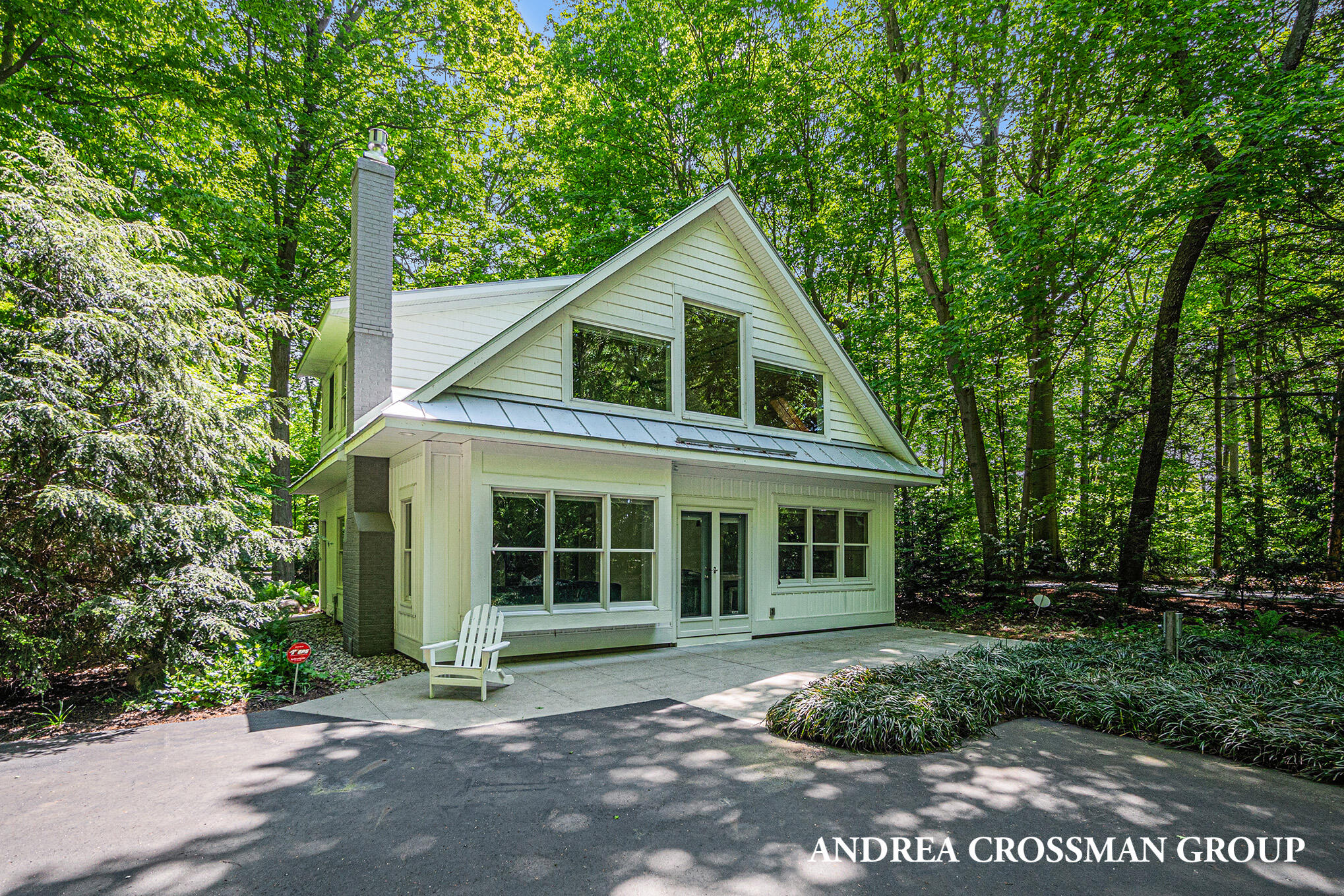 3053 N Lakeshore Drive