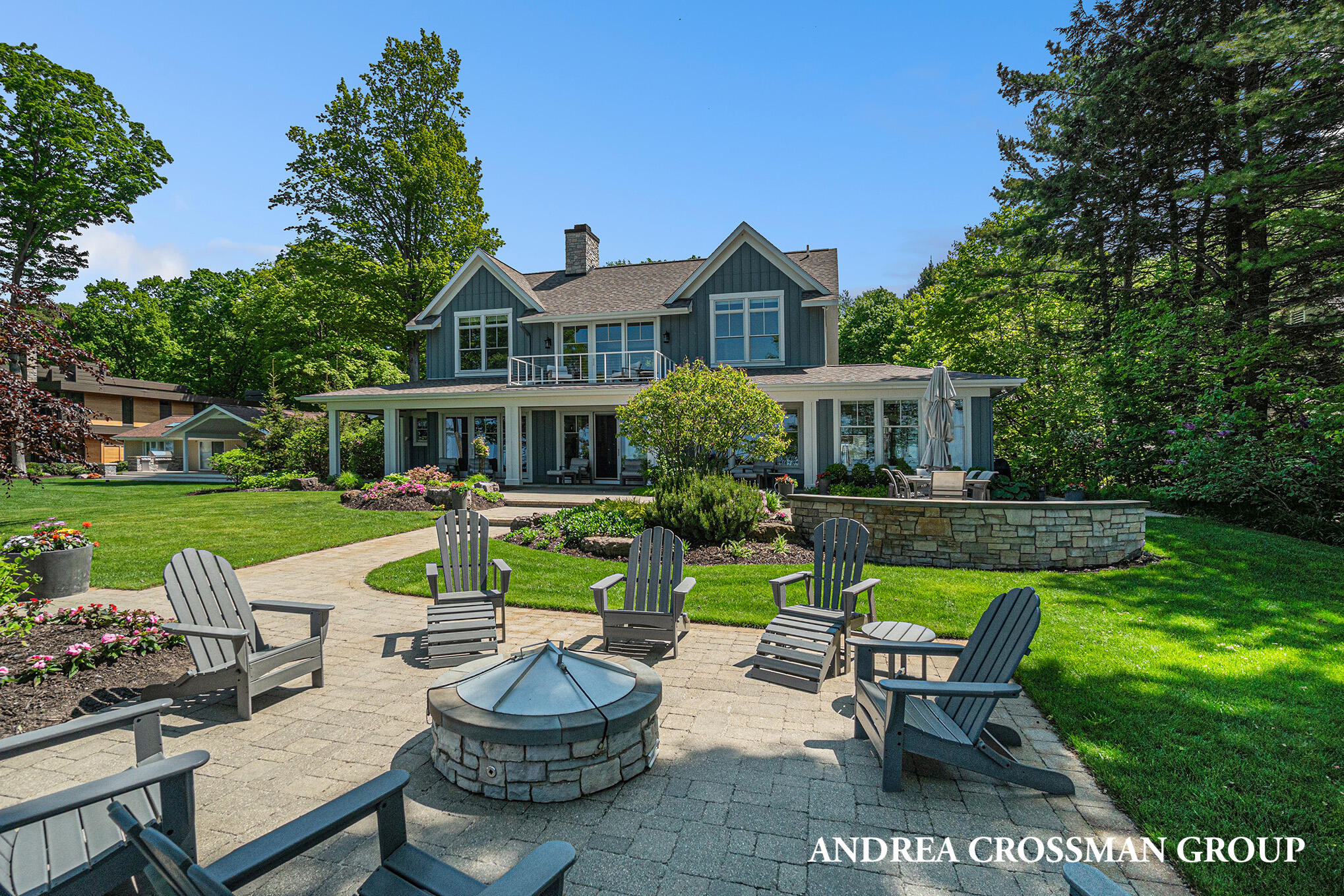 3053 N Lakeshore Drive