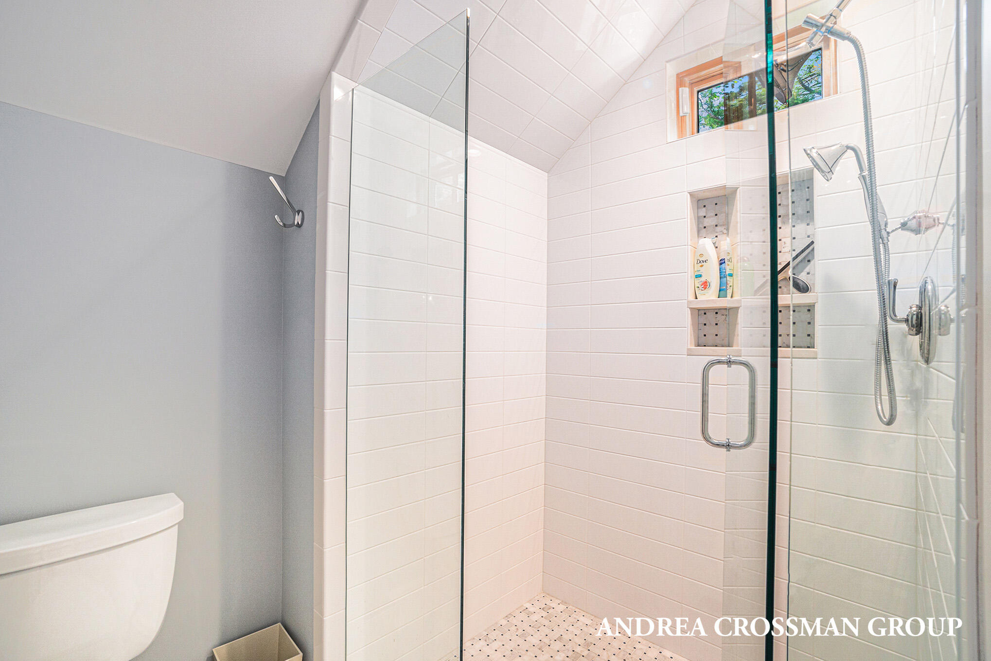 3053 N Lakeshore Drive