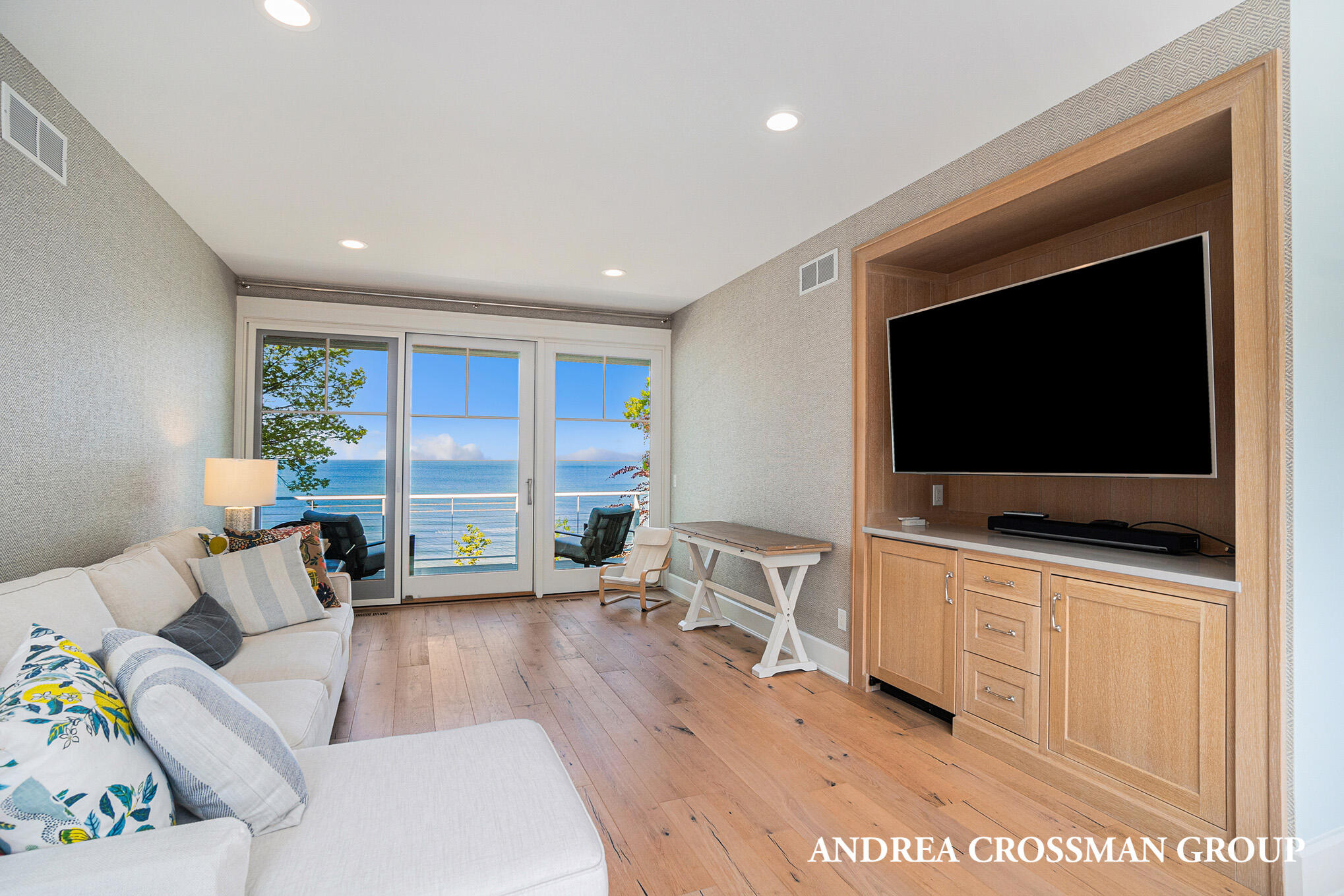 3053 N Lakeshore Drive