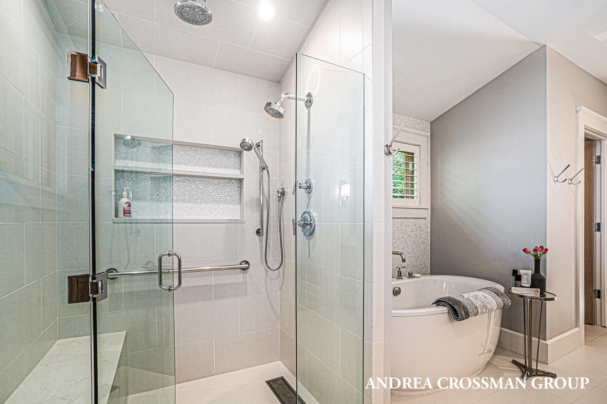 3053 N Lakeshore Drive