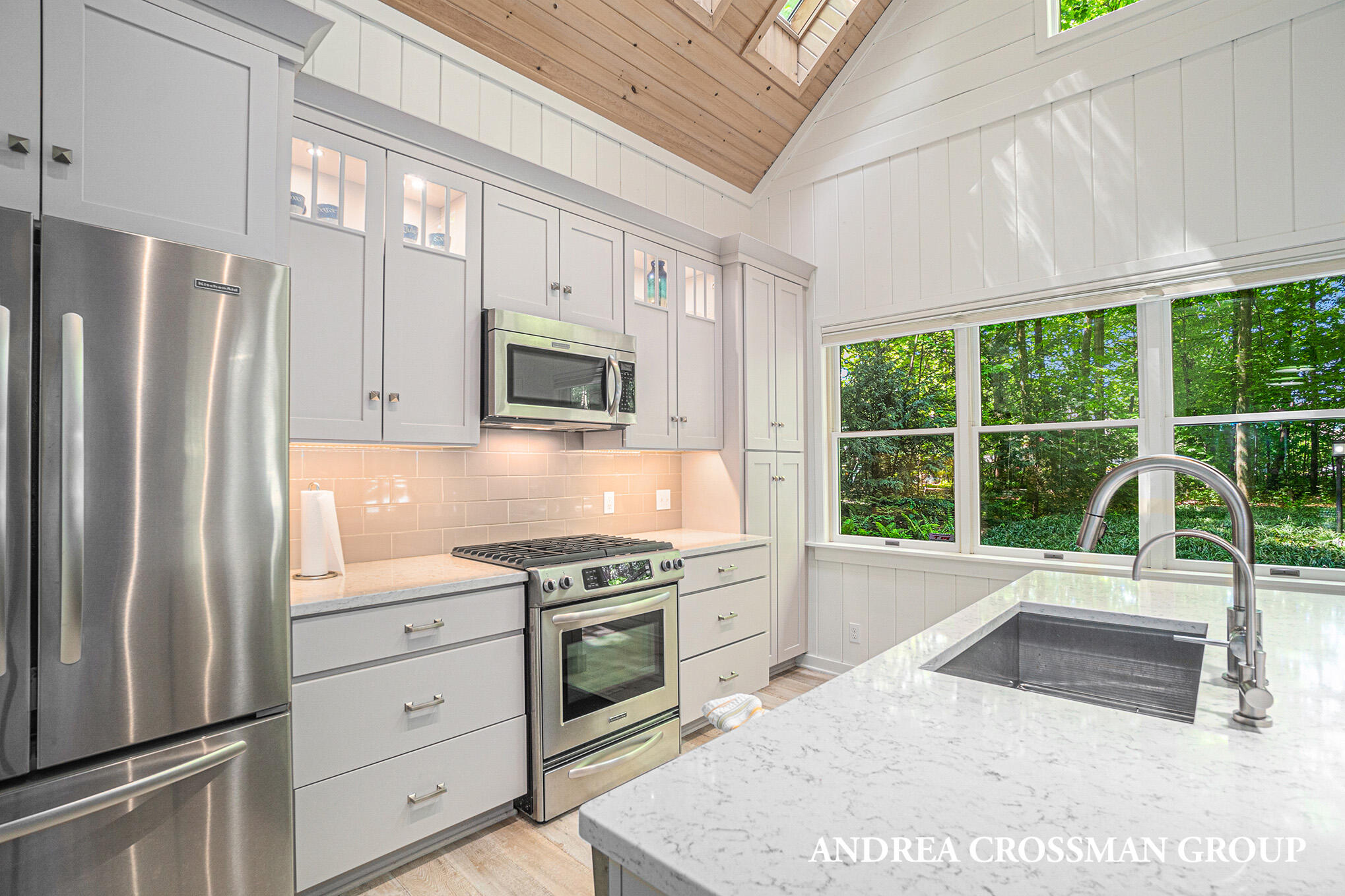 3053 N Lakeshore Drive