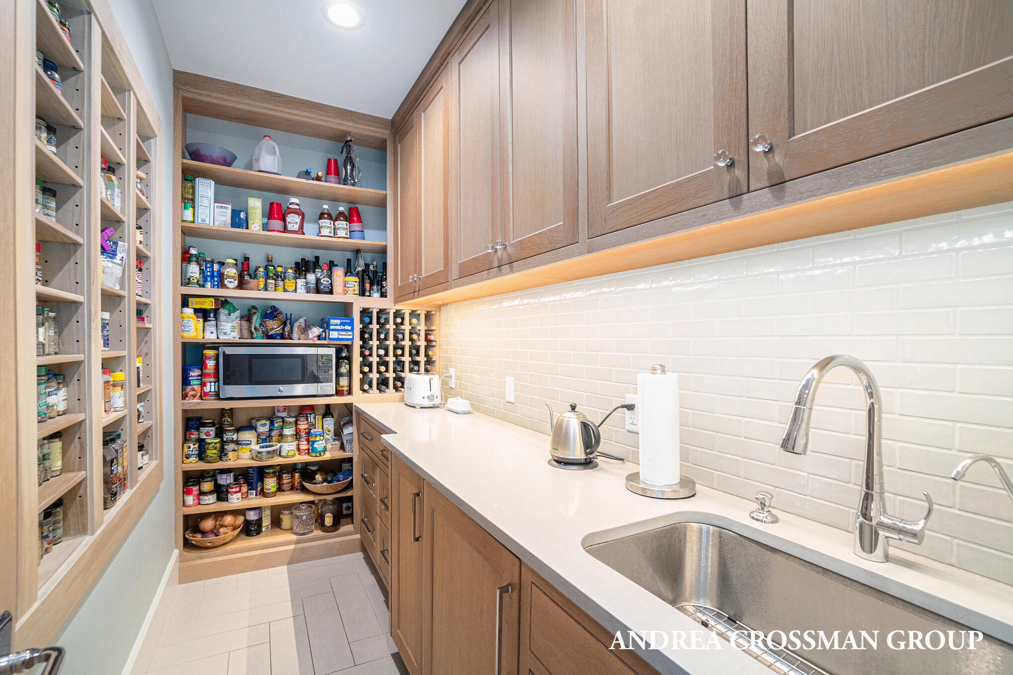 3053 N Lakeshore Drive