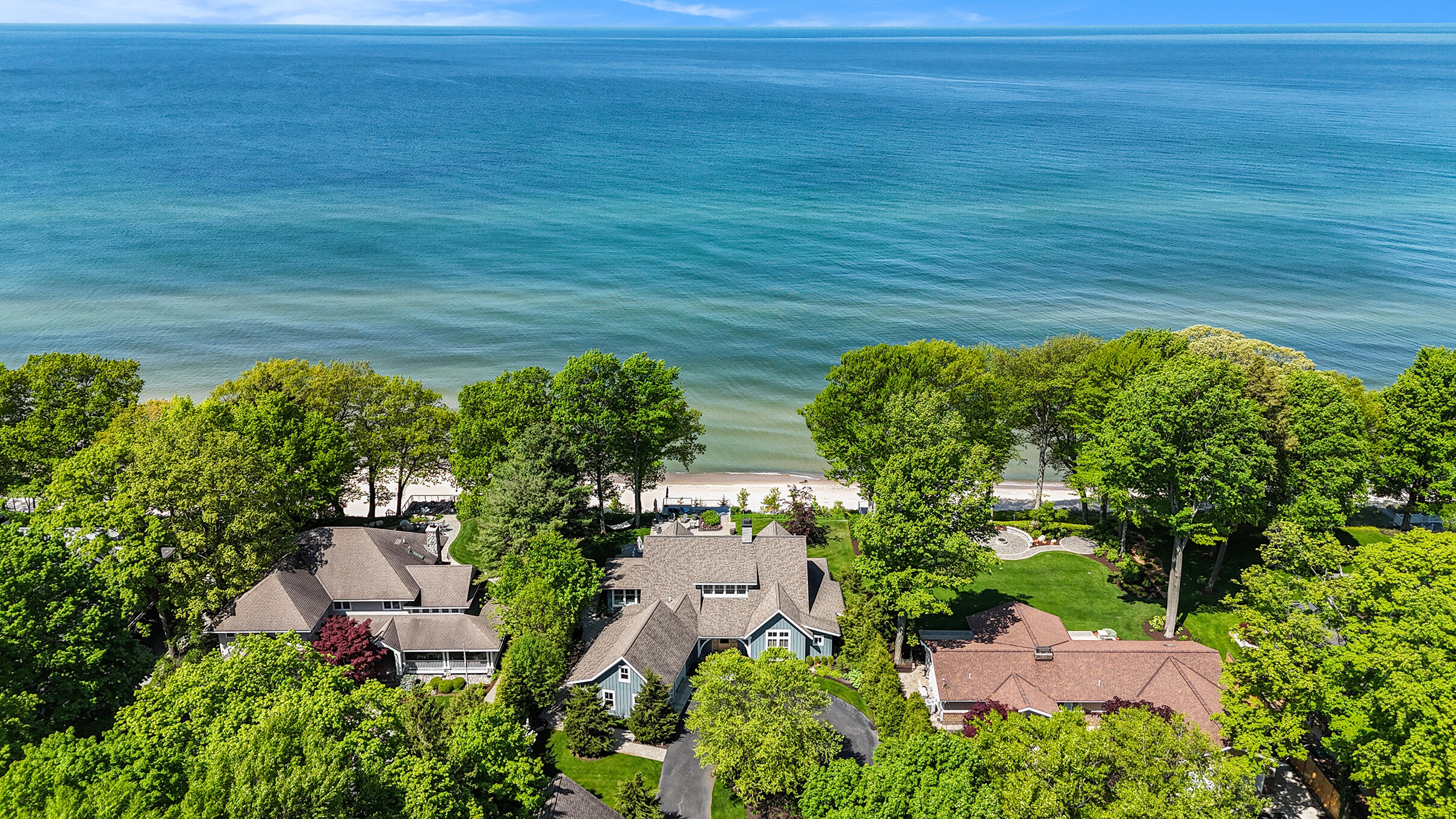 3053 N Lakeshore Drive