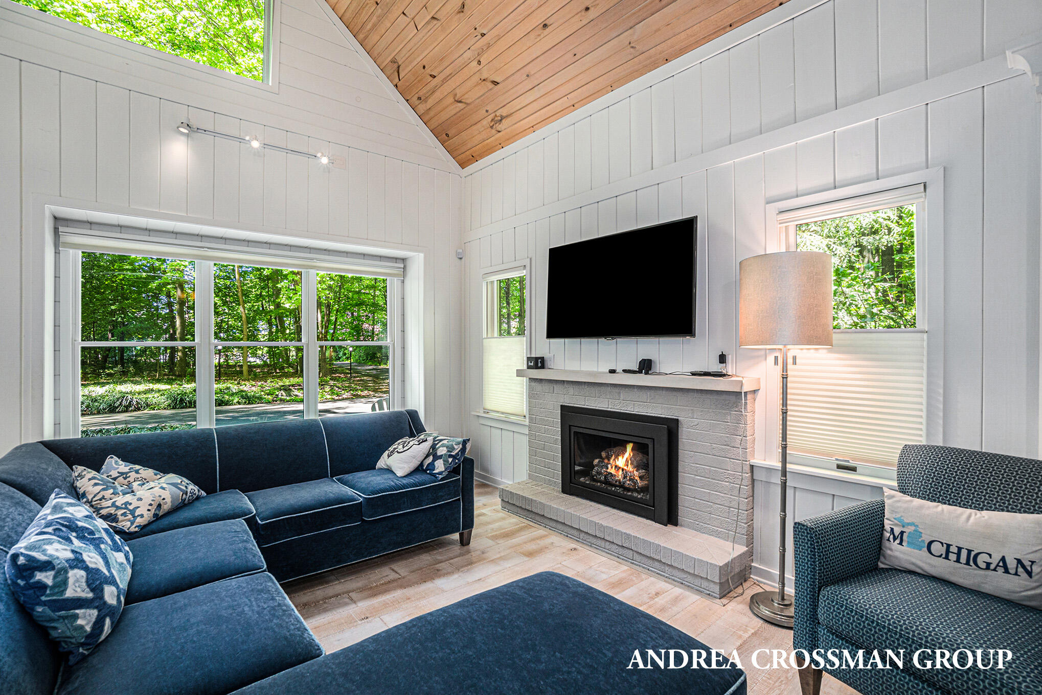 3053 N Lakeshore Drive