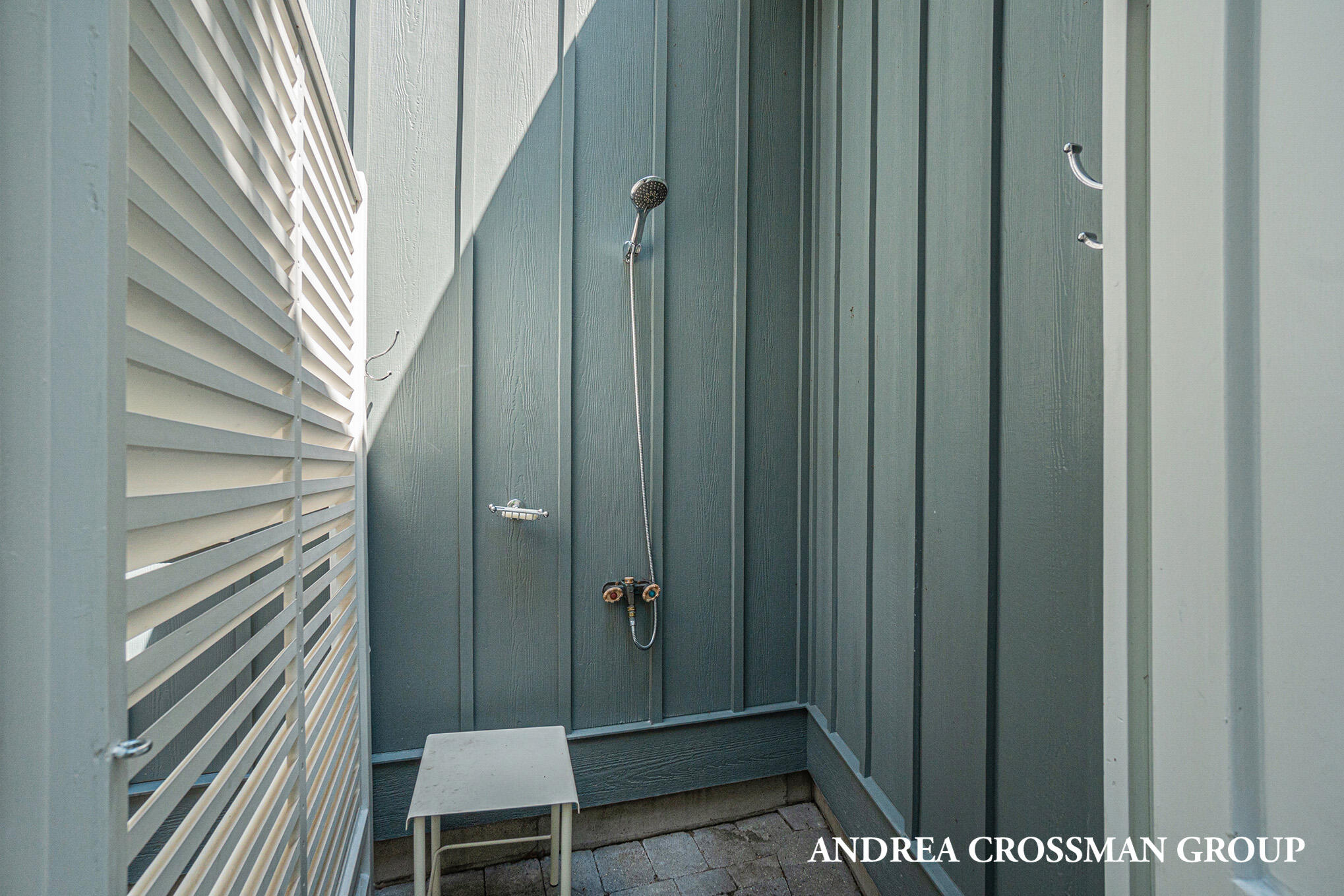 3053 N Lakeshore Drive