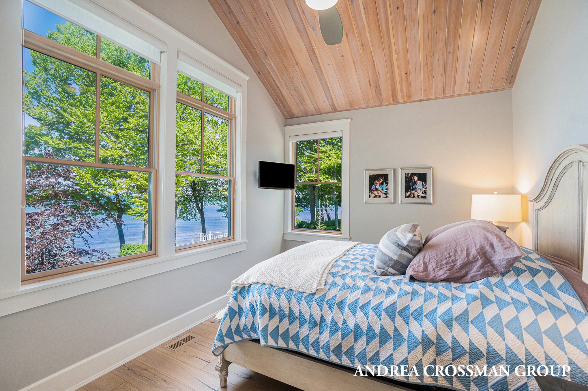 3053 N Lakeshore Drive