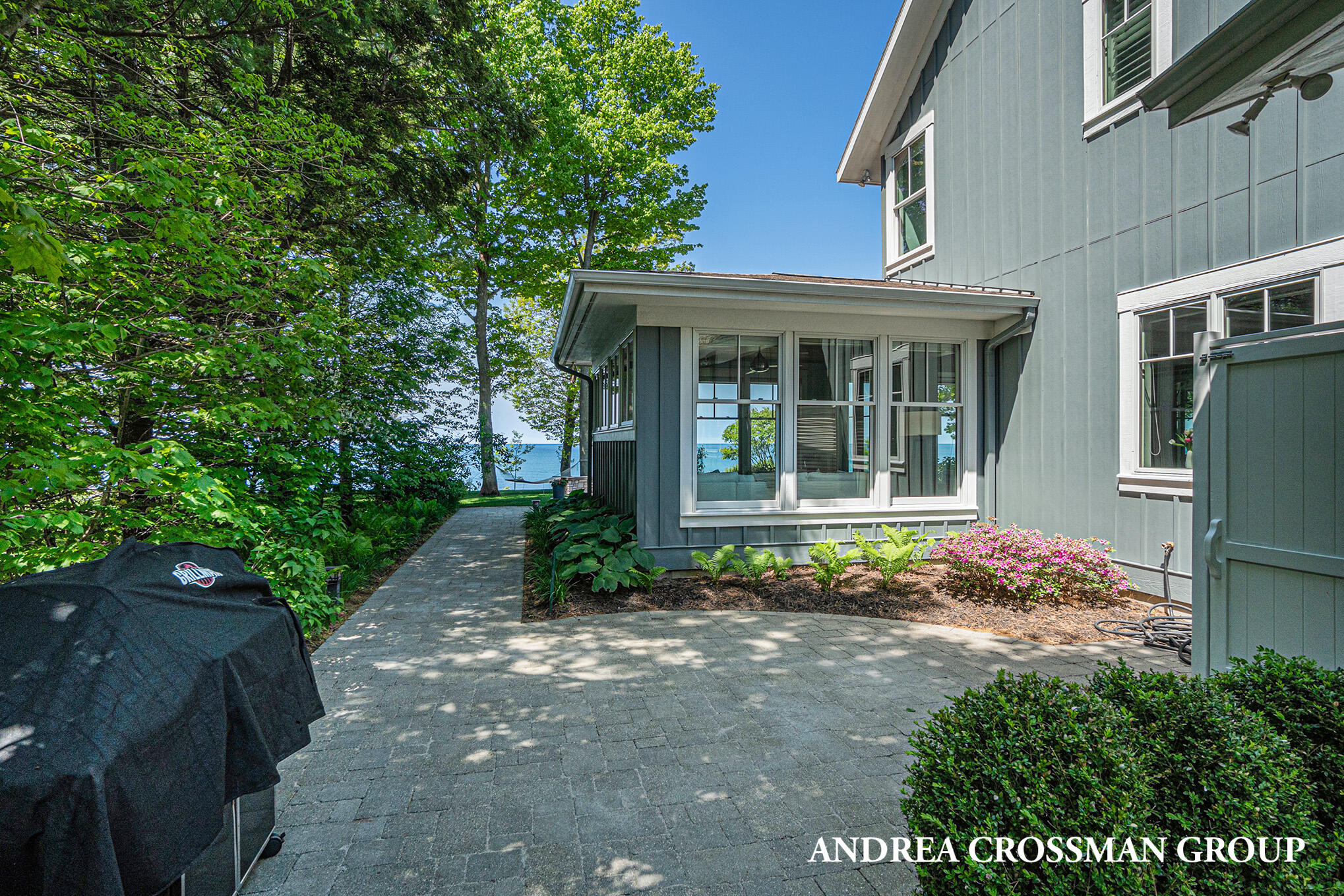 3053 N Lakeshore Drive